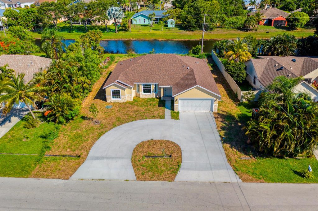 Photo of 2102 SE North Blackwell Drive, Port Saint Lucie, FL 34952 (MLS # R10992829)