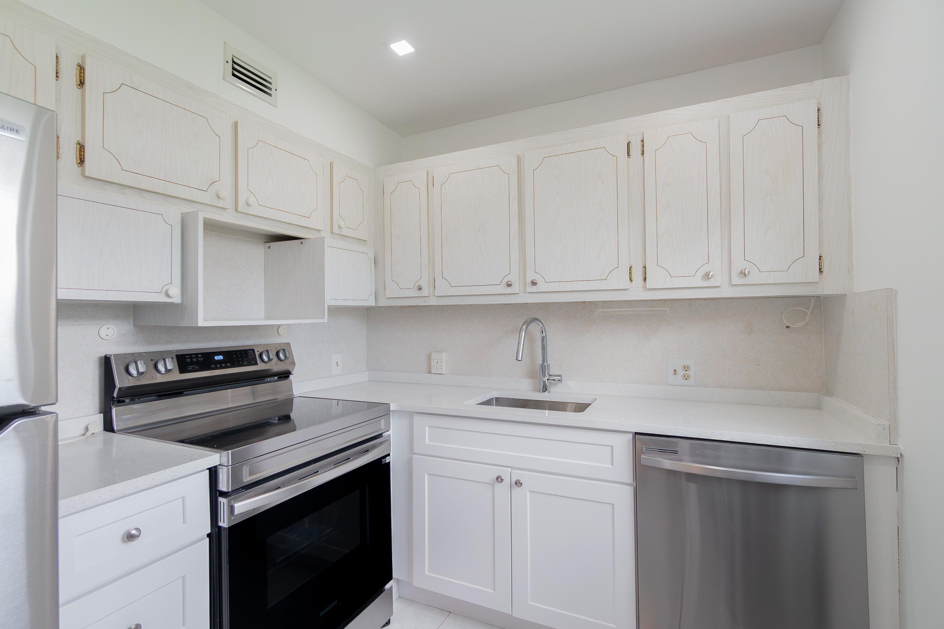 MANSFIELD AT CENTURY VILLAGE CONDO - Residential Lease