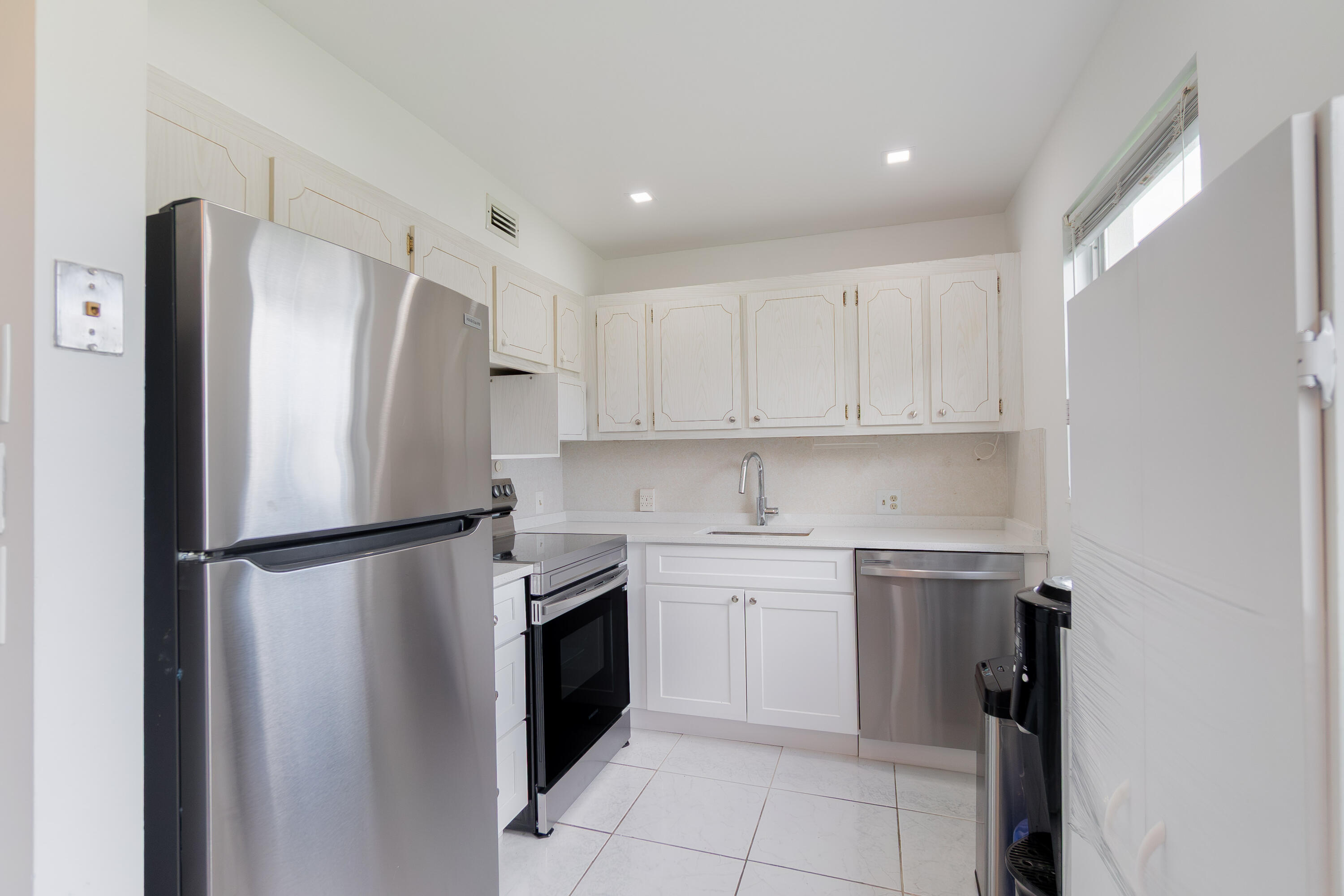 MANSFIELD AT CENTURY VILLAGE CONDO - Residential Lease