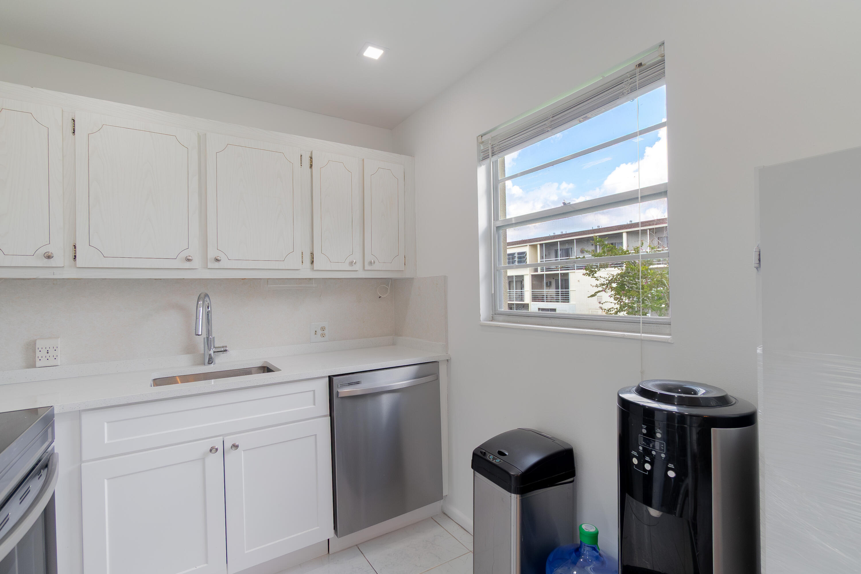 MANSFIELD AT CENTURY VILLAGE CONDO - Residential Lease