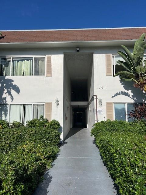 Spacious unit. Large living room, big bedrooms . Large closets The community pool has a very nice water view.
Well maintained condominium. Great location, near Atlantic blvd , little west of US1 , 10 minutes to the beach.
PRICE TO RENT
Ceiling fans. Large closets