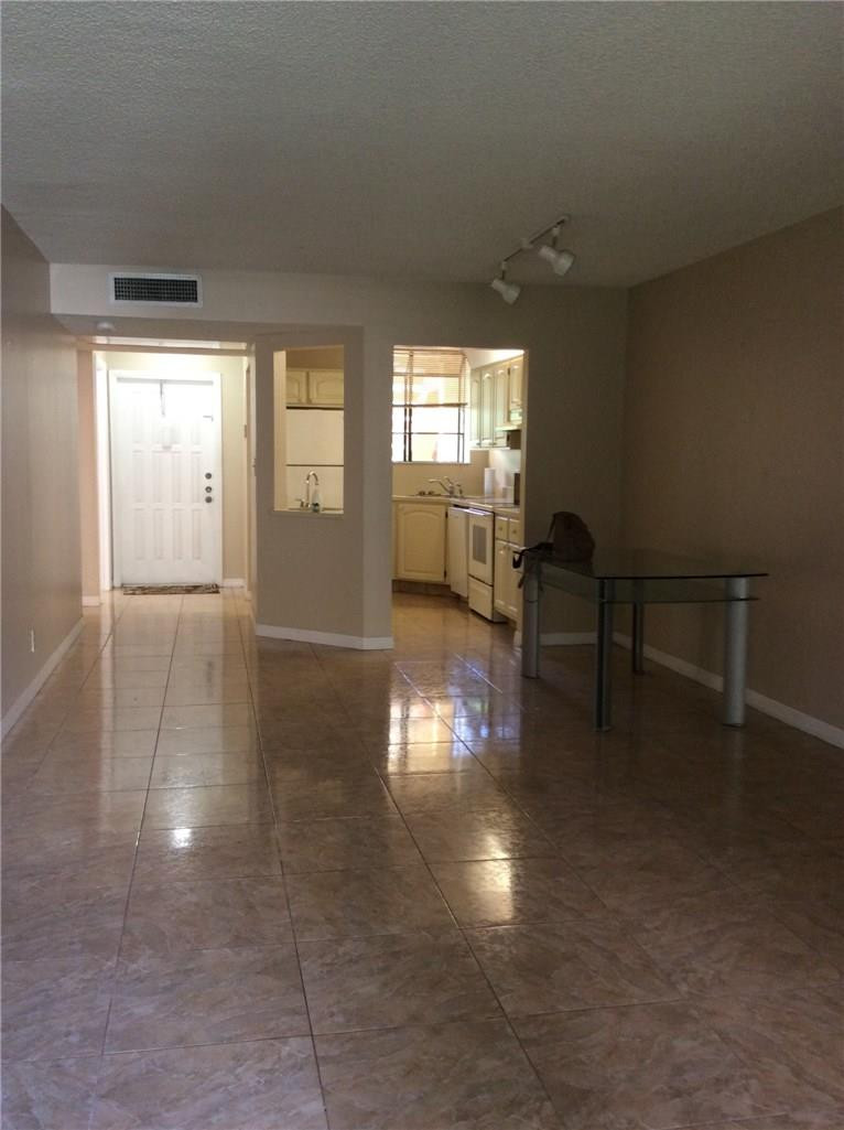 Villas At Meadow Lakes - Residential Lease