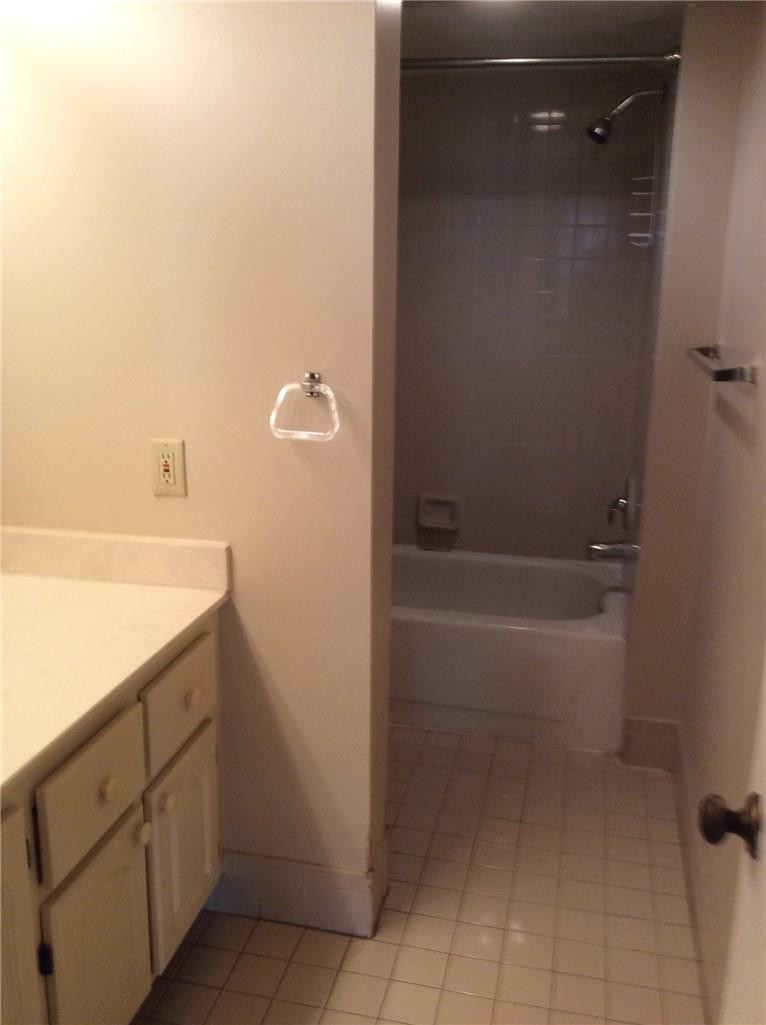 Villas At Meadow Lakes - Residential Lease