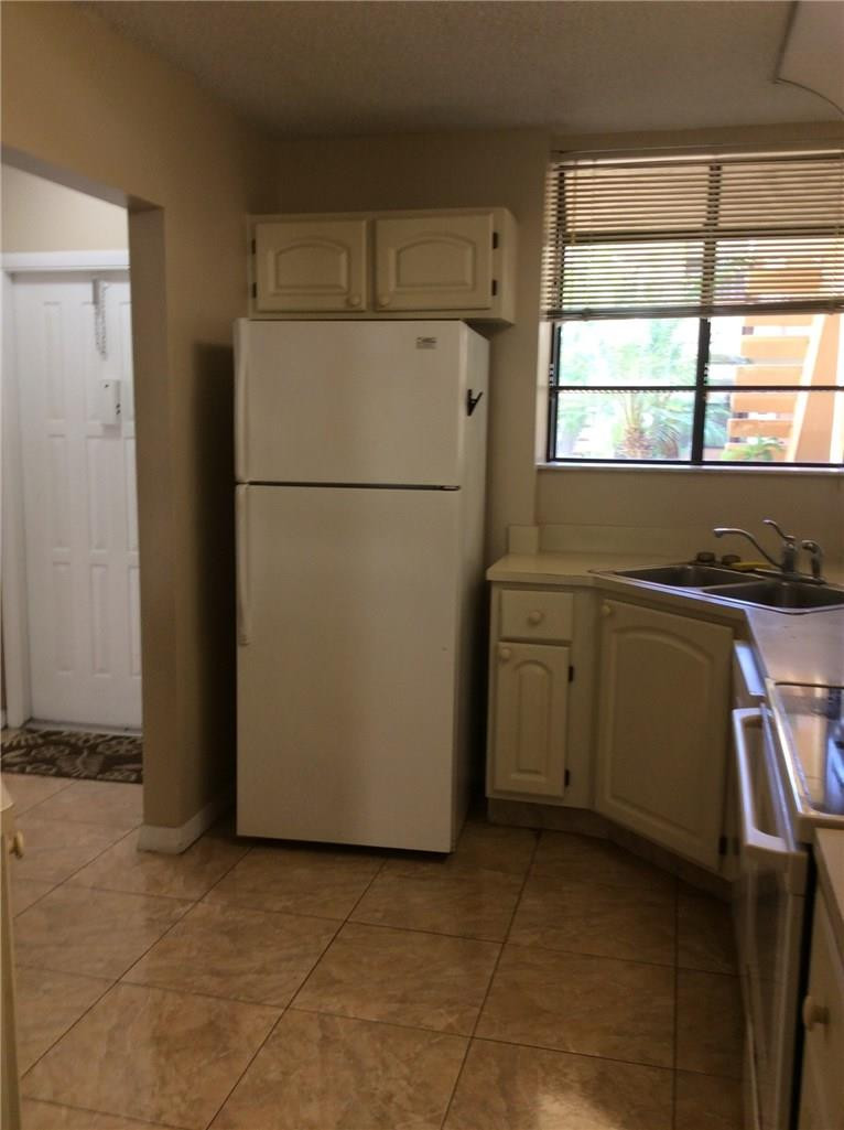 Villas At Meadow Lakes - Residential Lease