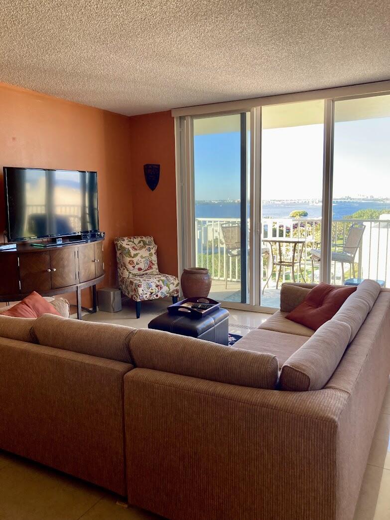 LE CHATEAU ROYAL CONDO - Residential Lease