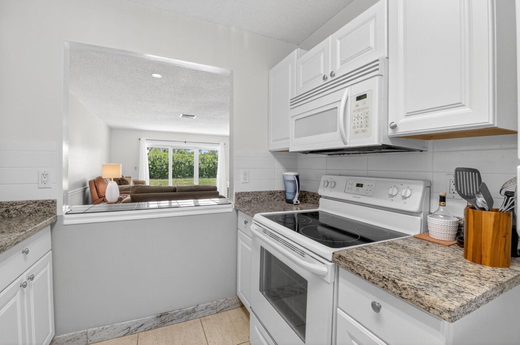 Photo of 13984 VÃ­a Flora #B, Delray Beach, FL 33484 (MLS # B26043836)