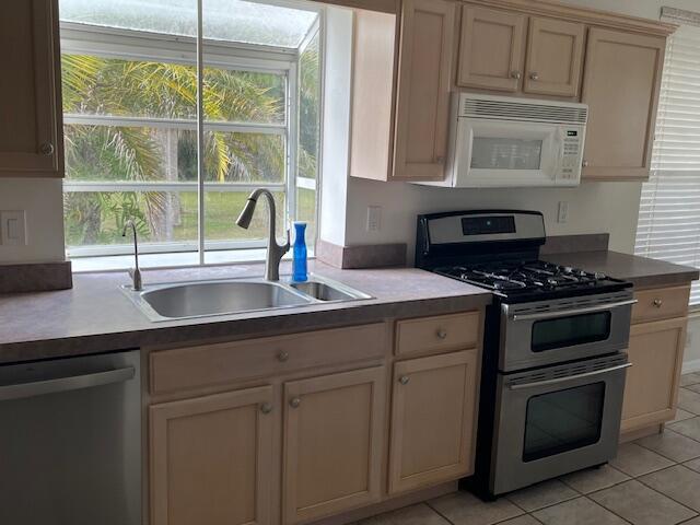 AERO ACRES - Residential Lease