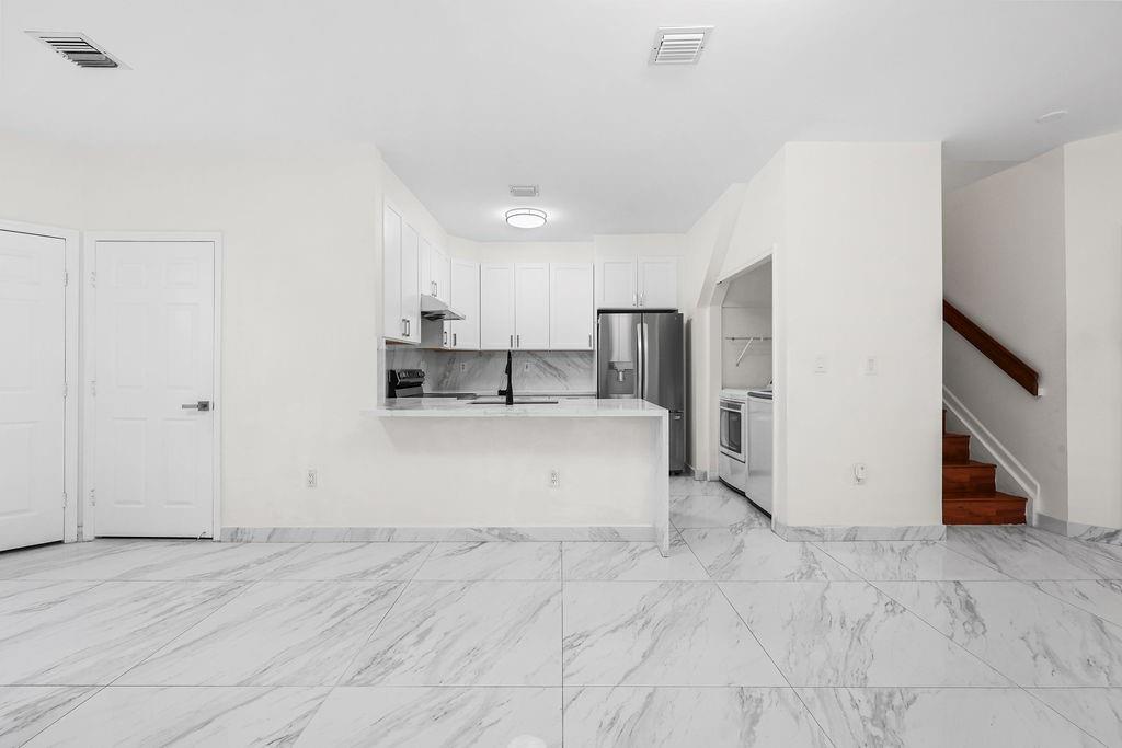 Paragon Centre 162-35 B - Residential Lease