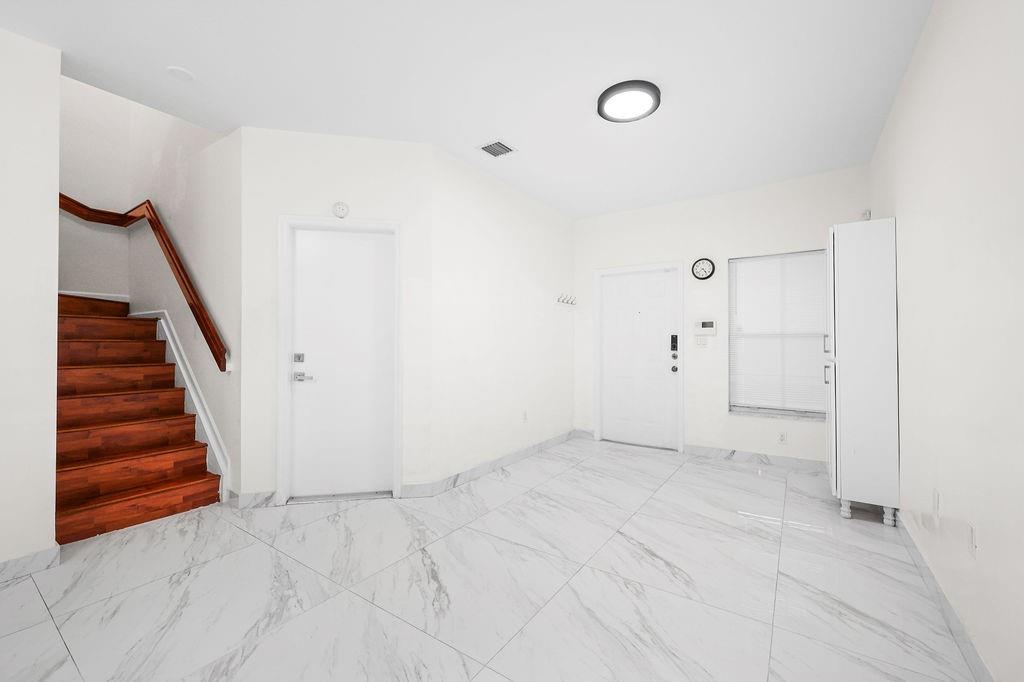 Paragon Centre 162-35 B - Residential Lease