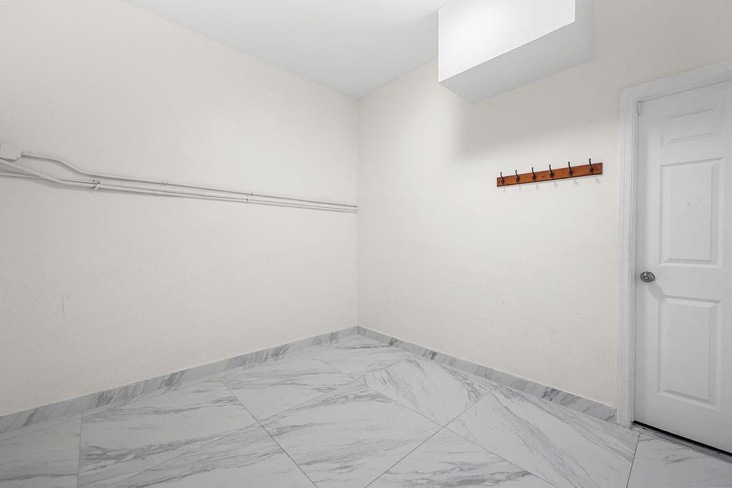 Paragon Centre 162-35 B - Residential Lease