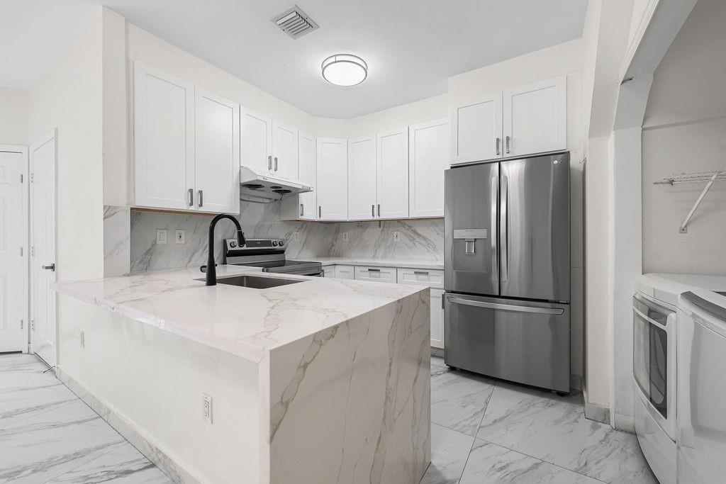 Paragon Centre 162-35 B - Residential Lease