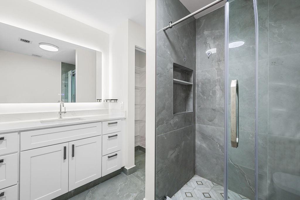 Paragon Centre 162-35 B - Residential Lease