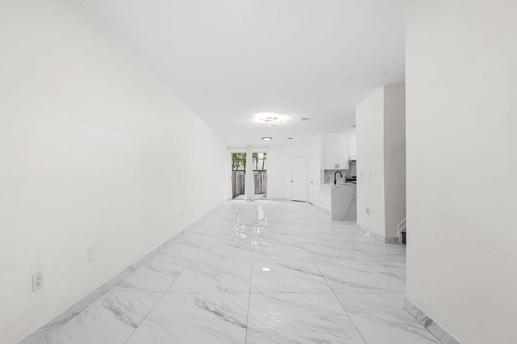 Paragon Centre 162-35 B - Residential Lease