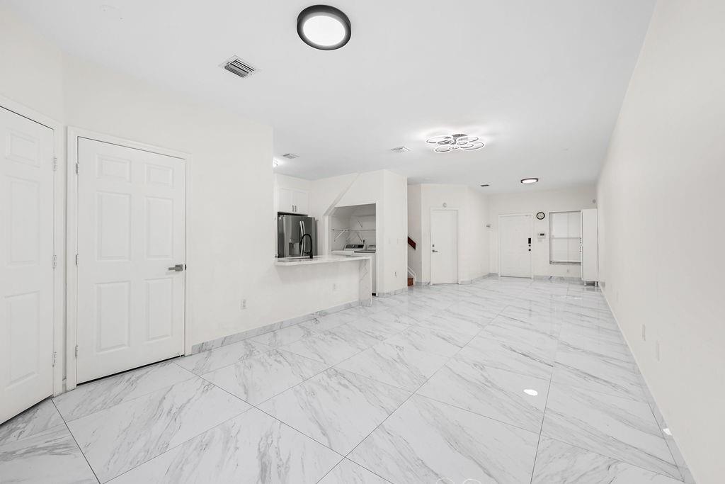 Paragon Centre 162-35 B - Residential Lease