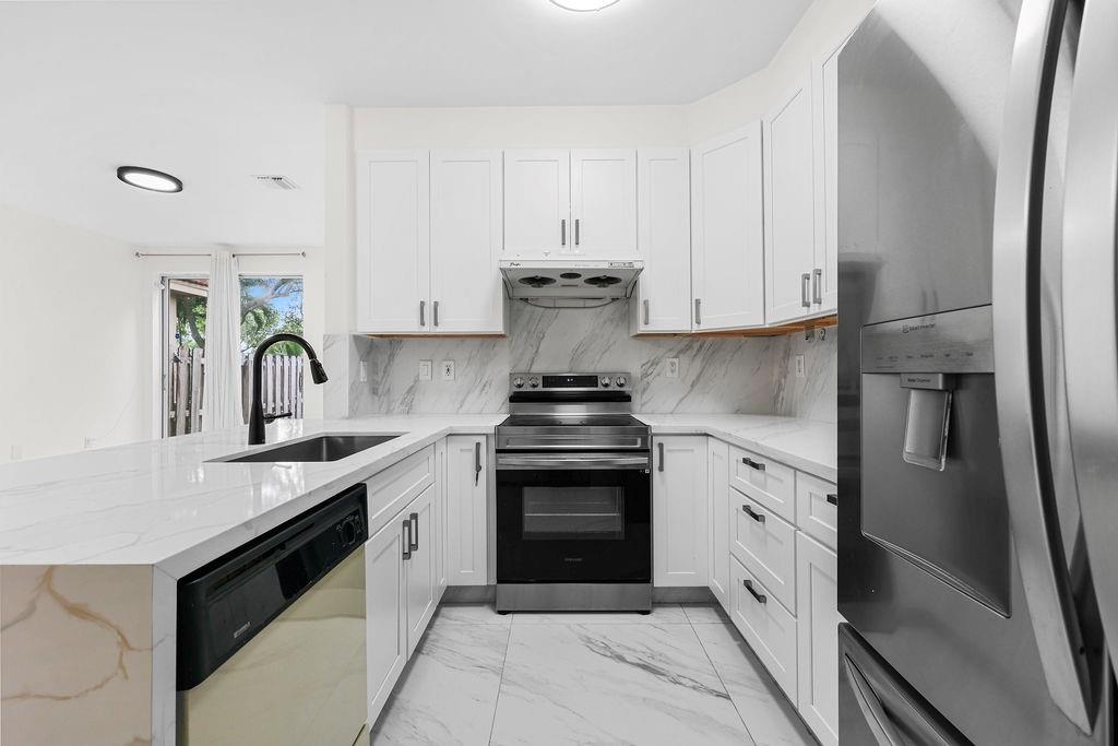 Paragon Centre 162-35 B - Residential Lease