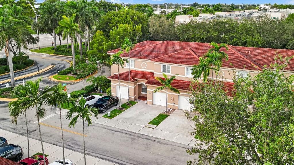 Photo of 7923 N Southwood Circle, Davie, FL 33328 (MLS # F10530539)