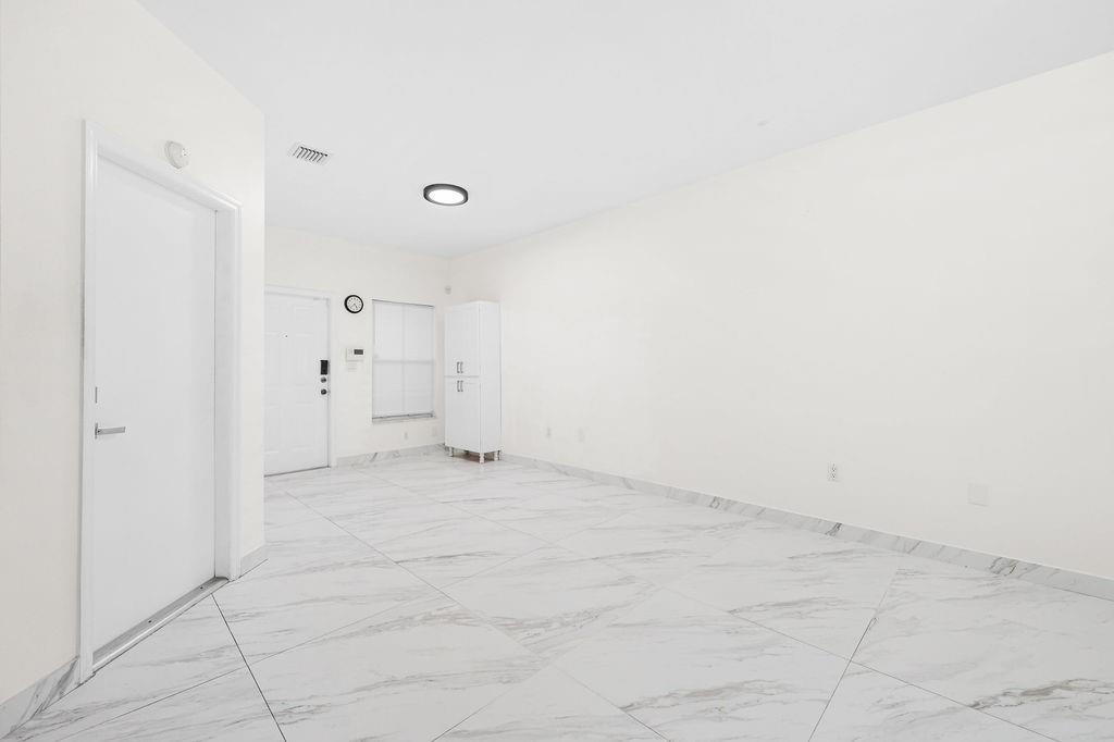 Paragon Centre 162-35 B - Residential Lease