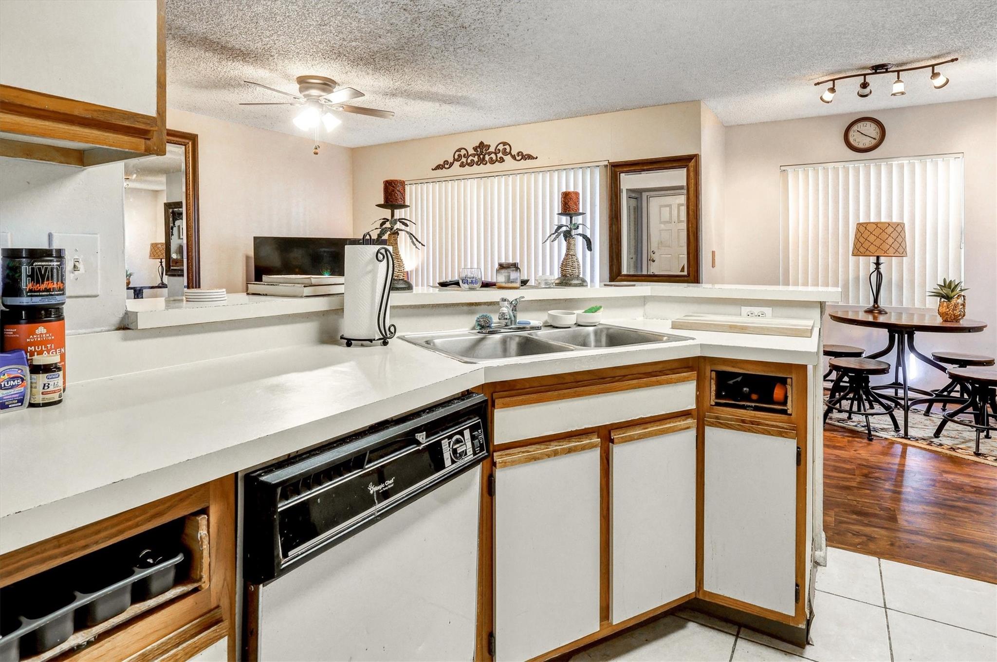 Summerbreeze Condo - Residential