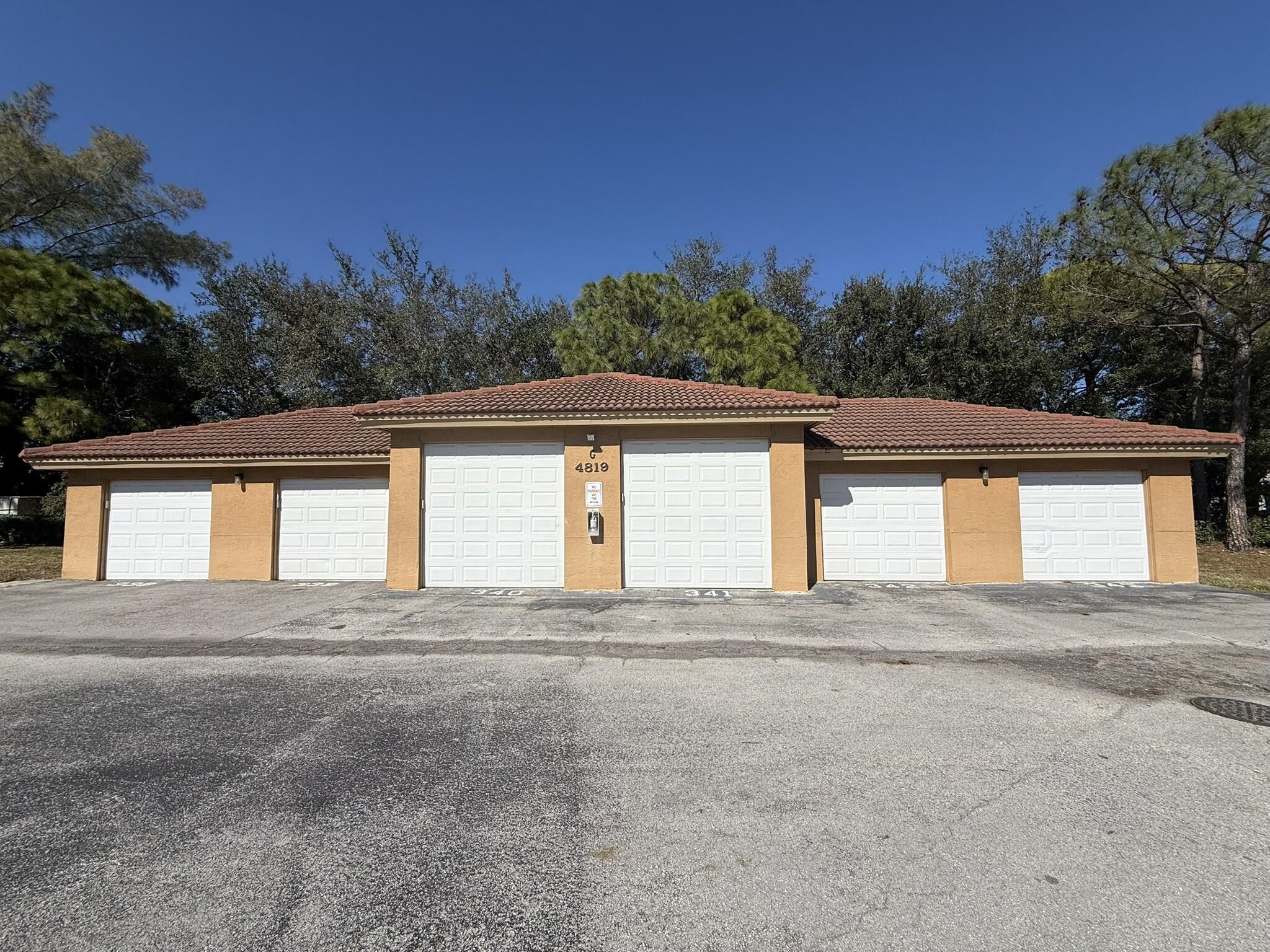 PALM LAKE CONDO - Residential