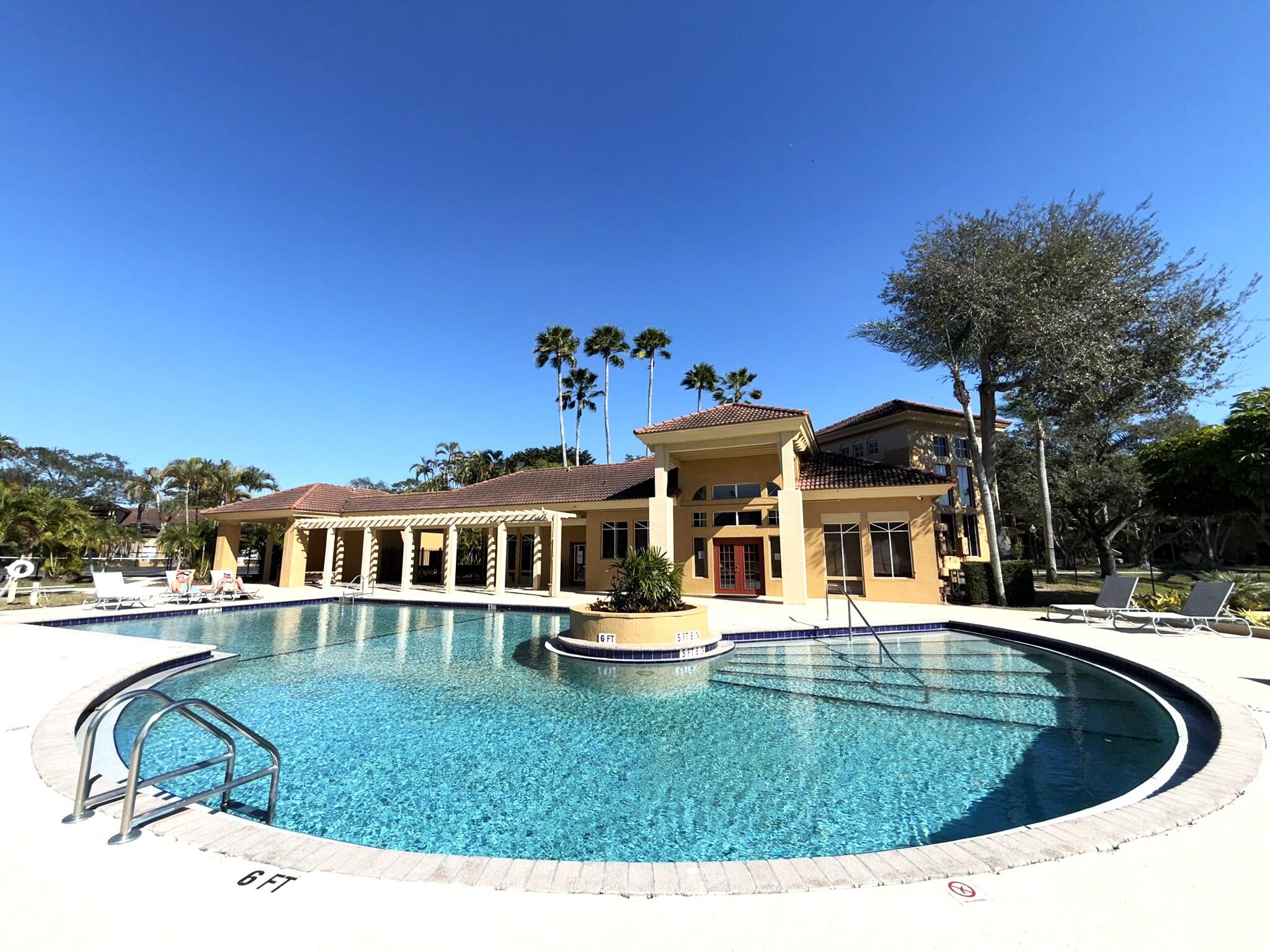 PALM LAKE CONDO - Residential