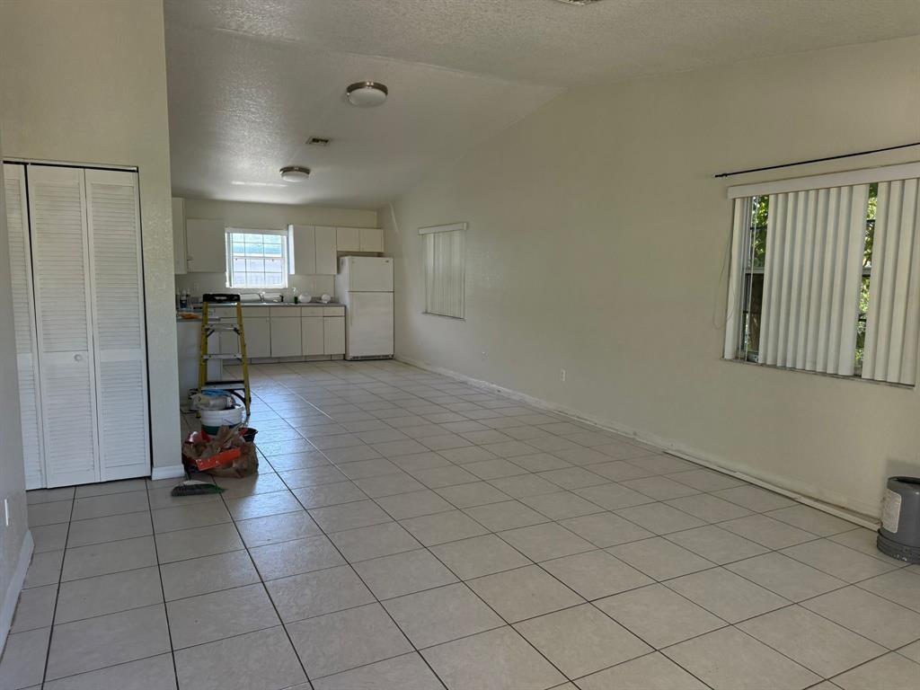 North Hollywood 4-1 B - Residential Lease