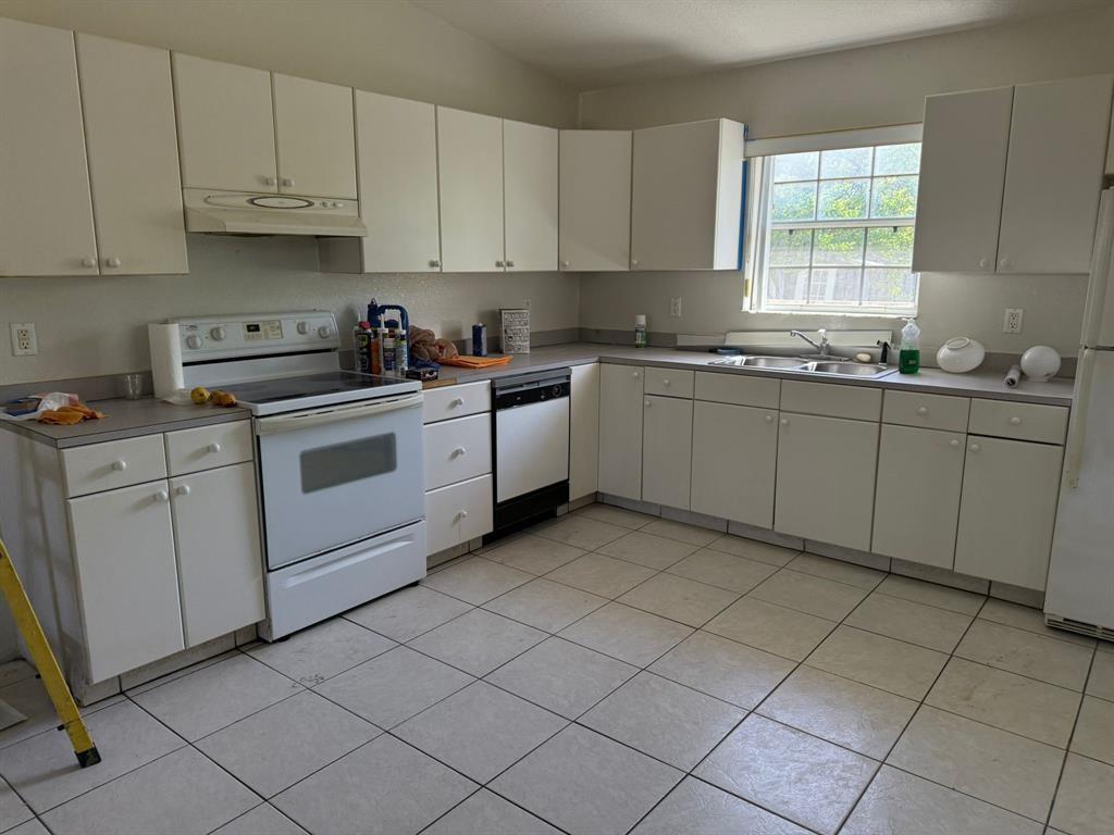 North Hollywood 4-1 B - Residential Lease