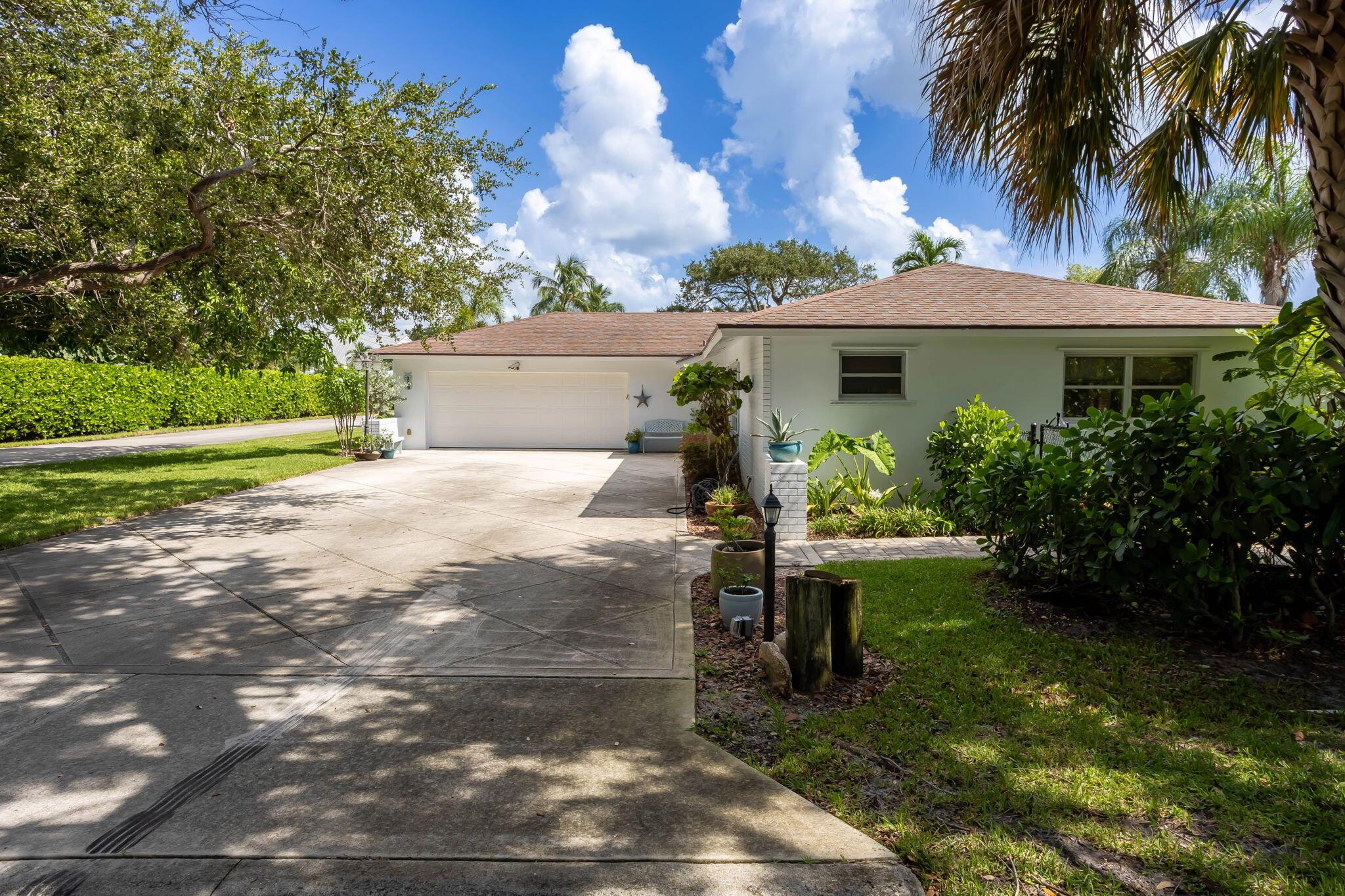 YACHT CLUB ESTATES - Land