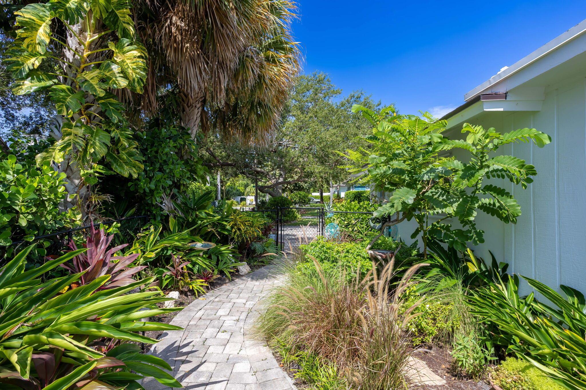 YACHT CLUB ESTATES - Land