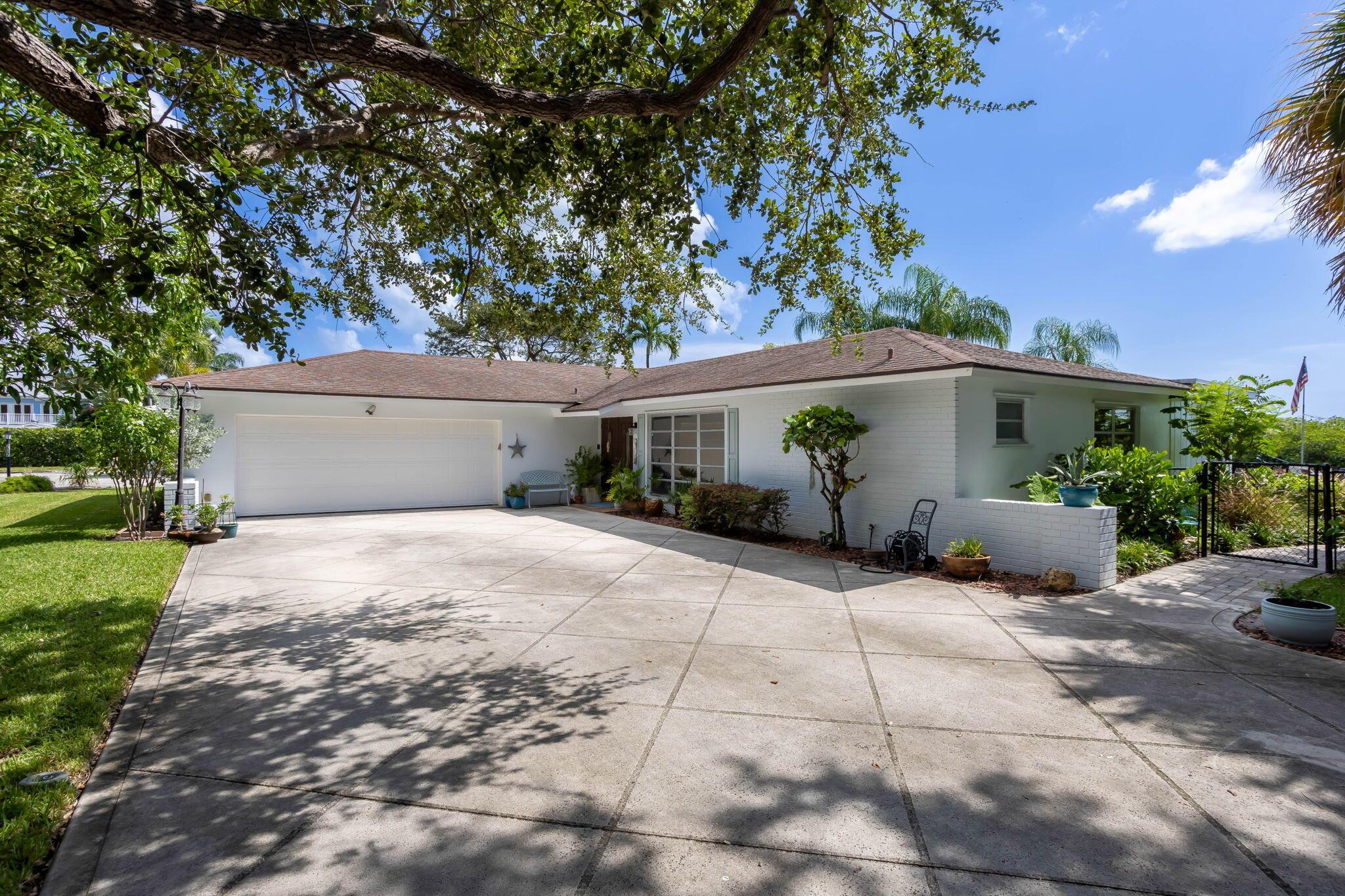 YACHT CLUB ESTATES - Land