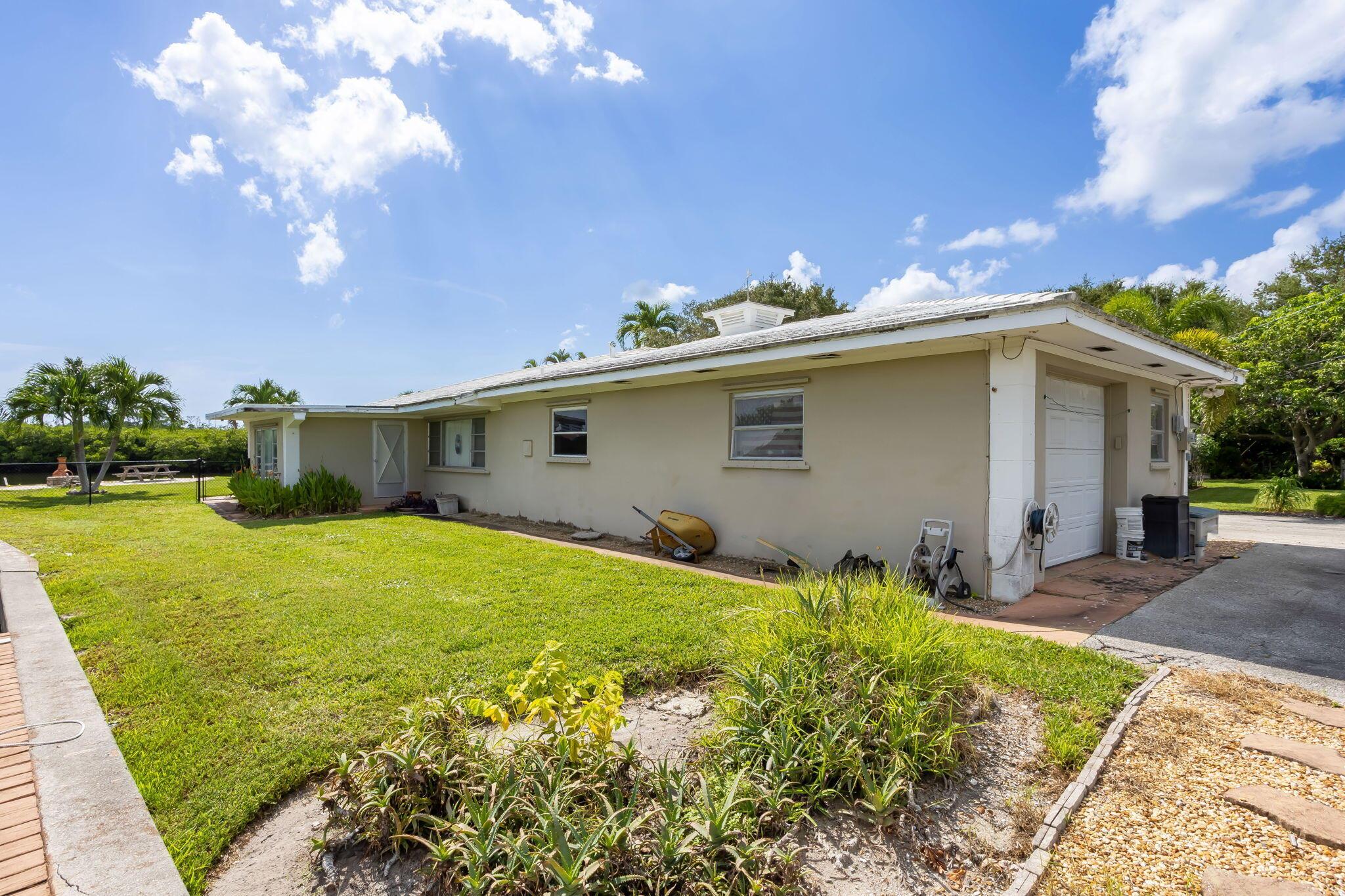 YACHT CLUB ESTATES - Land