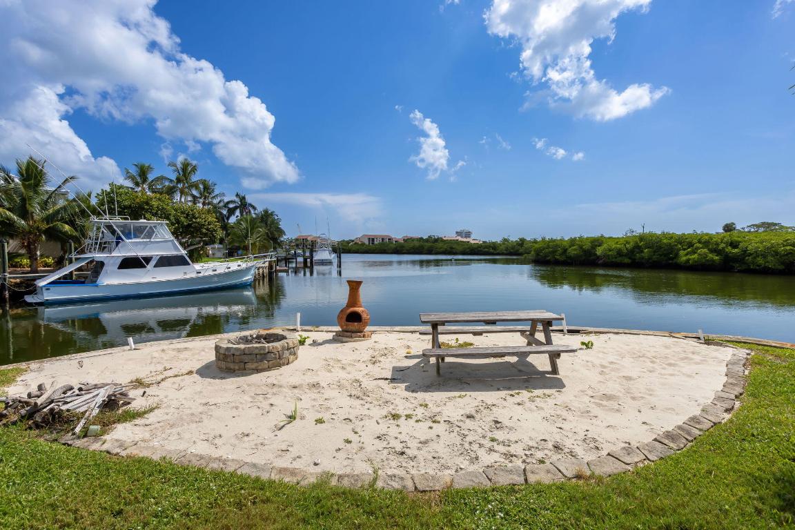 YACHT CLUB ESTATES - Land