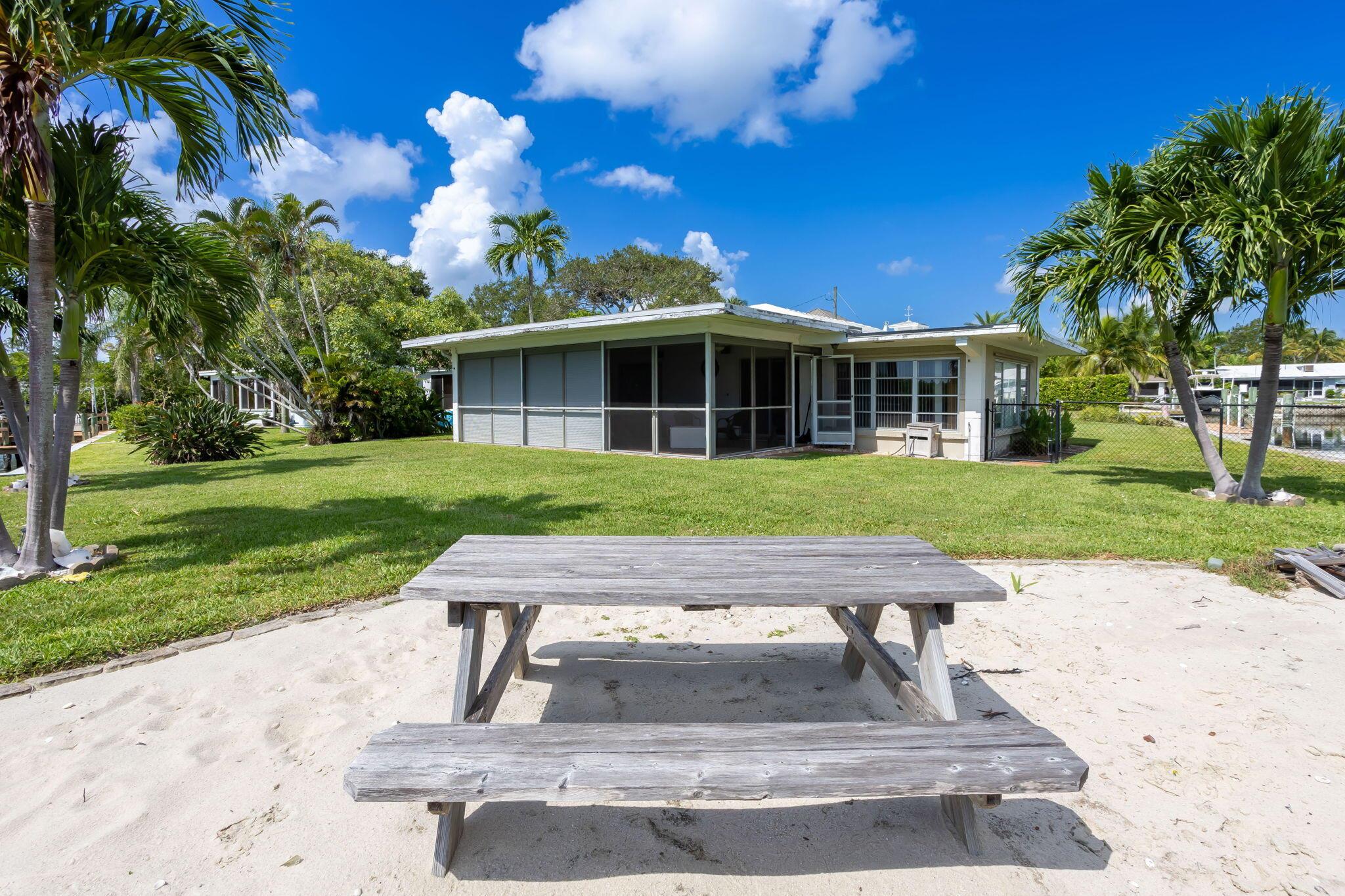 YACHT CLUB ESTATES - Land