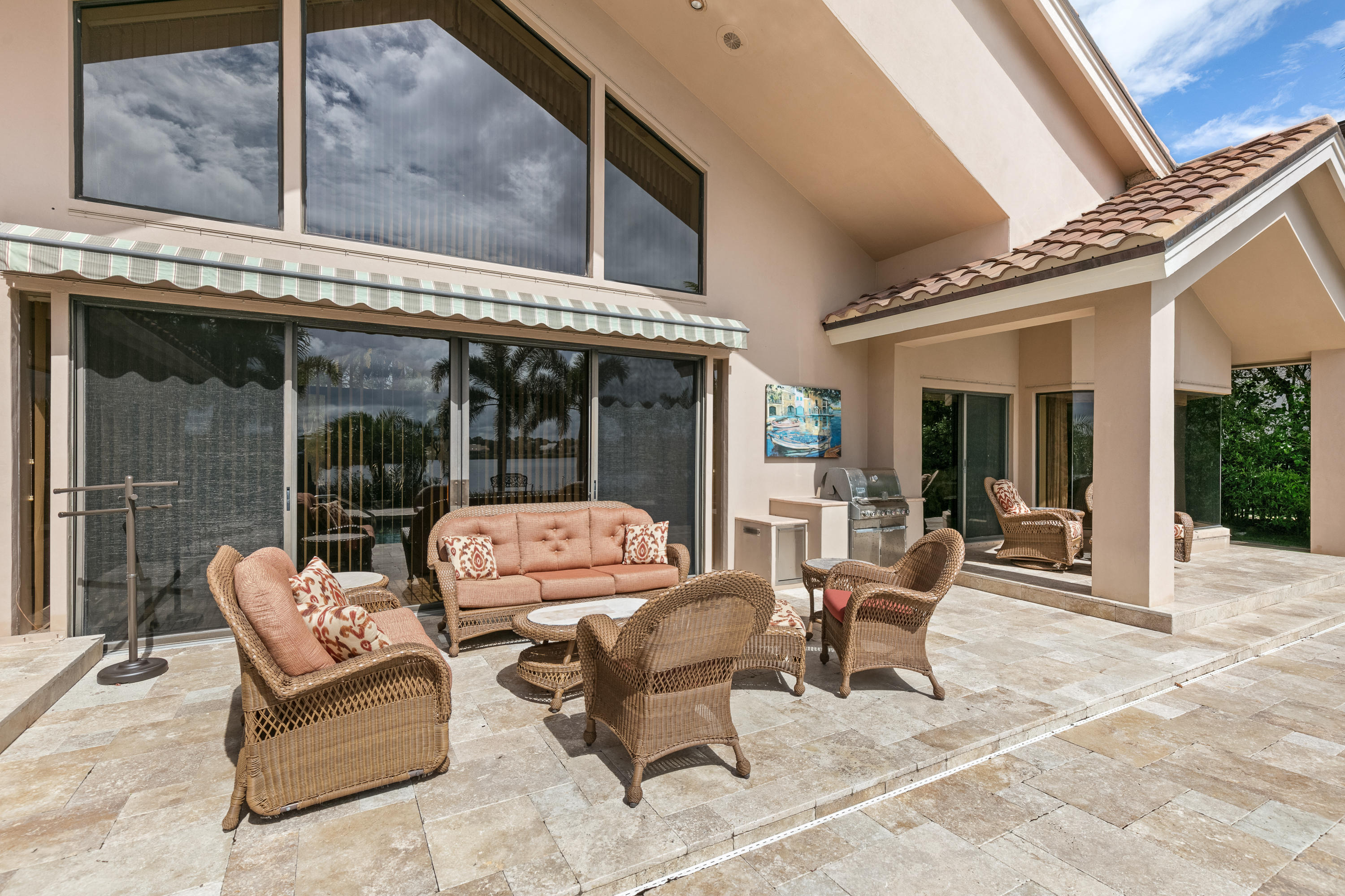 ADMIRALS COVE - Residential