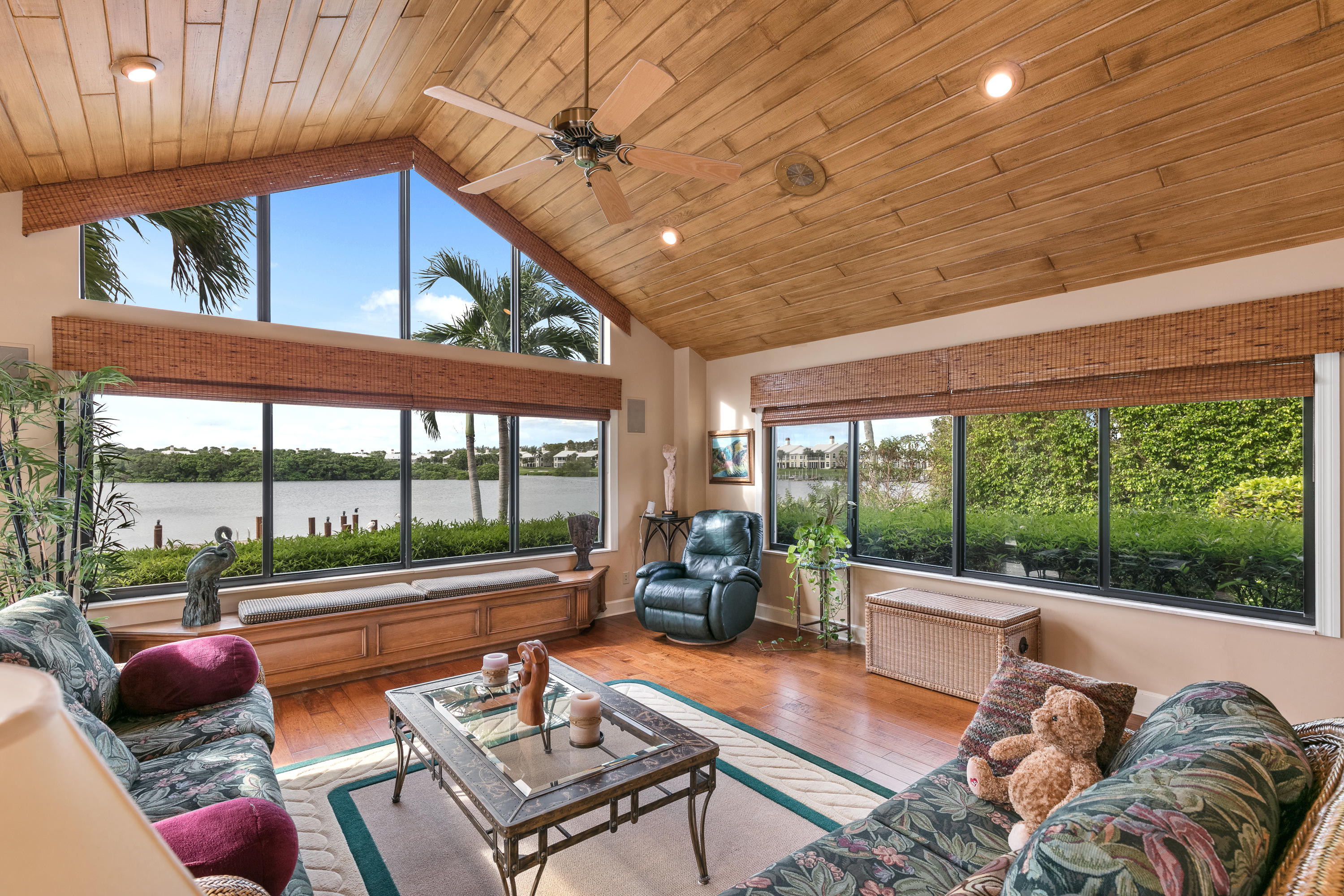 ADMIRALS COVE - Residential