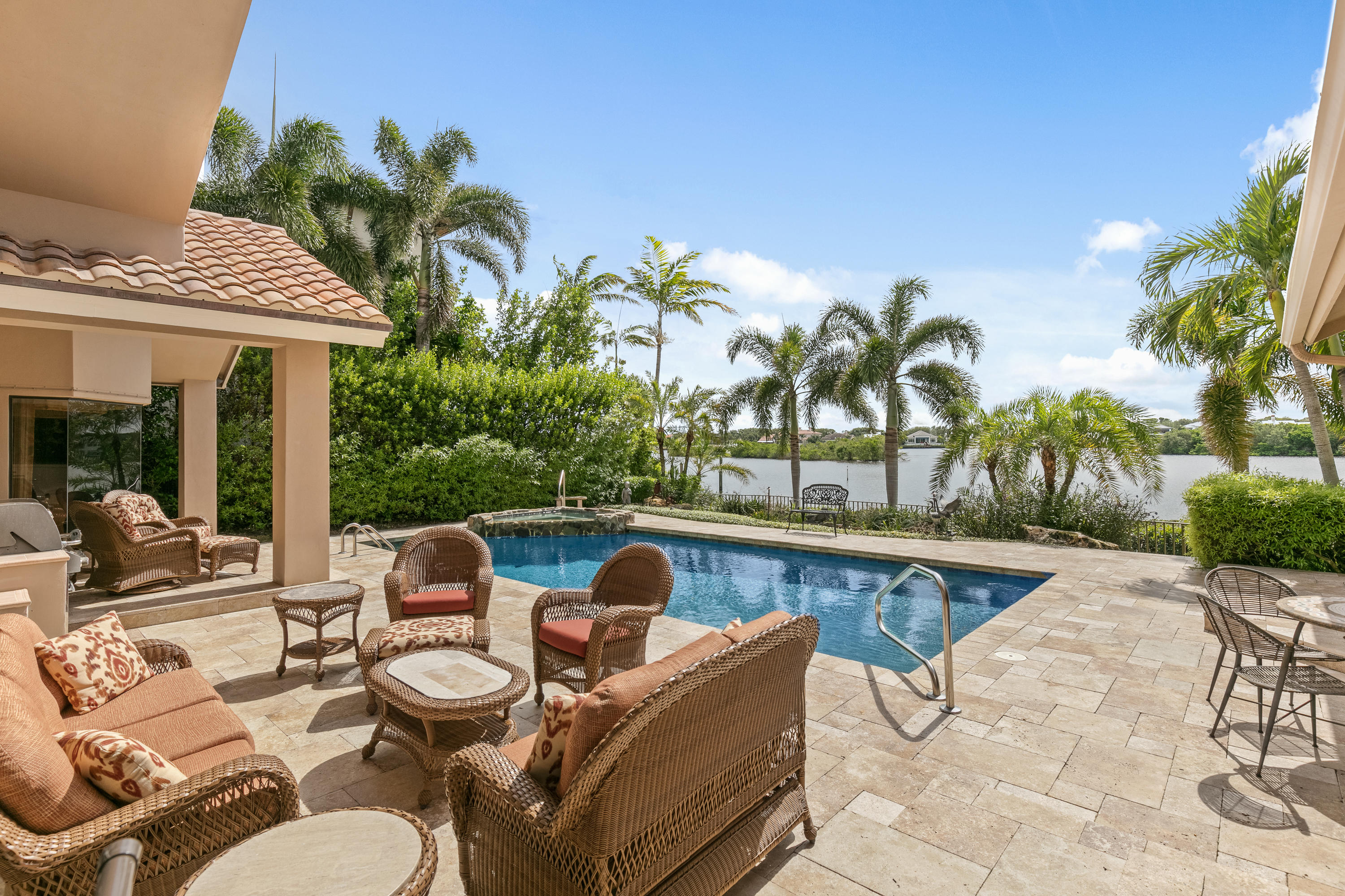 ADMIRALS COVE - Residential