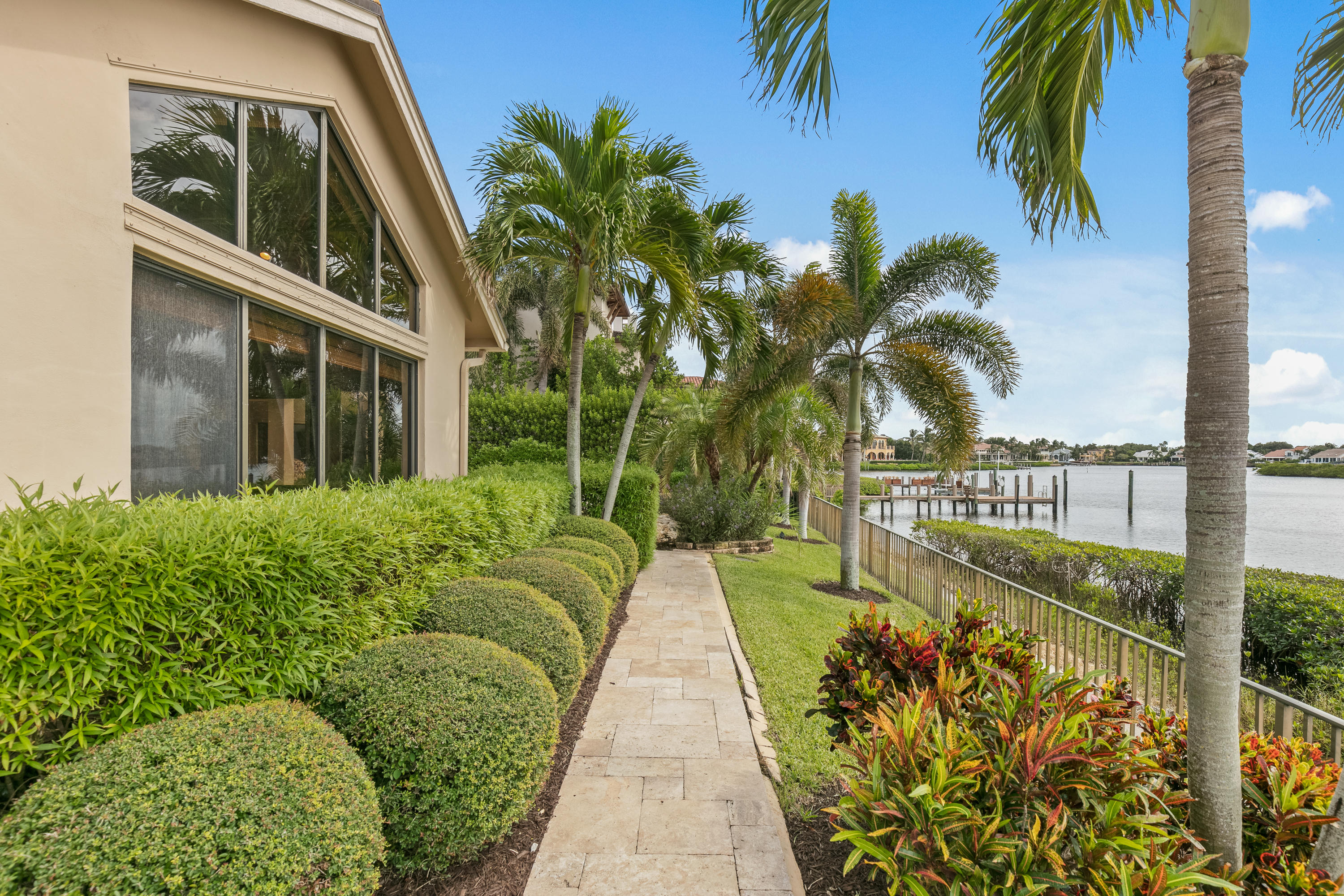 ADMIRALS COVE - Residential