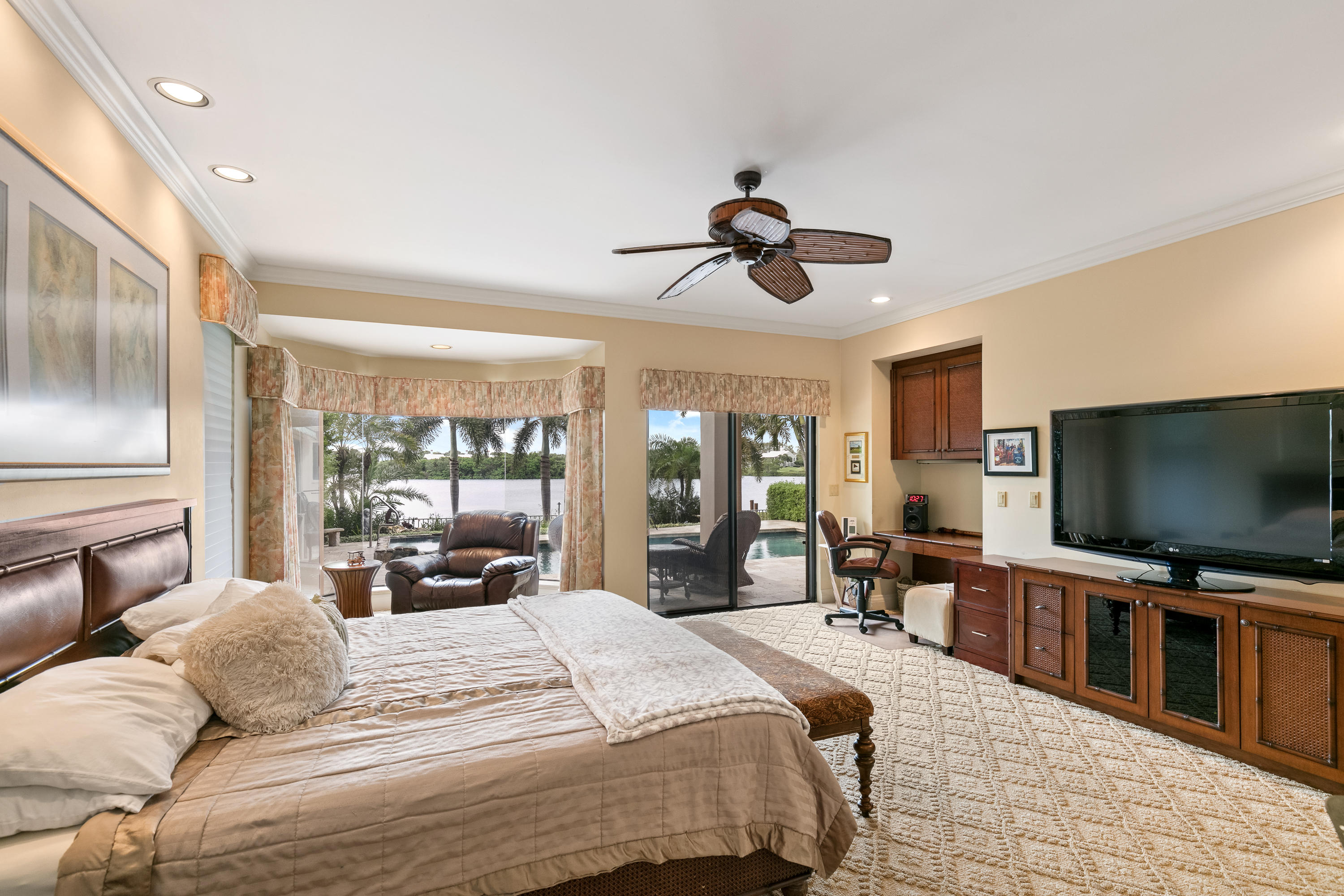 ADMIRALS COVE - Residential