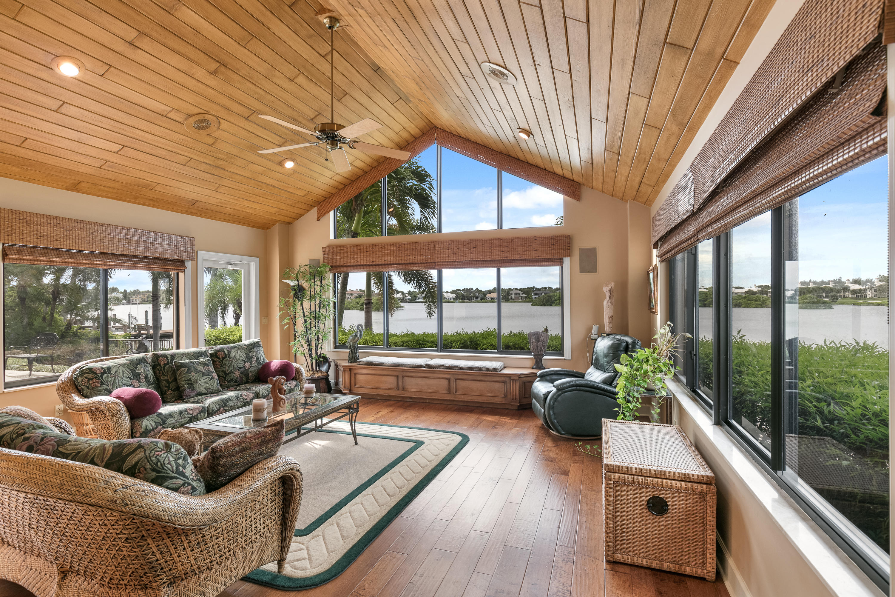 ADMIRALS COVE - Residential