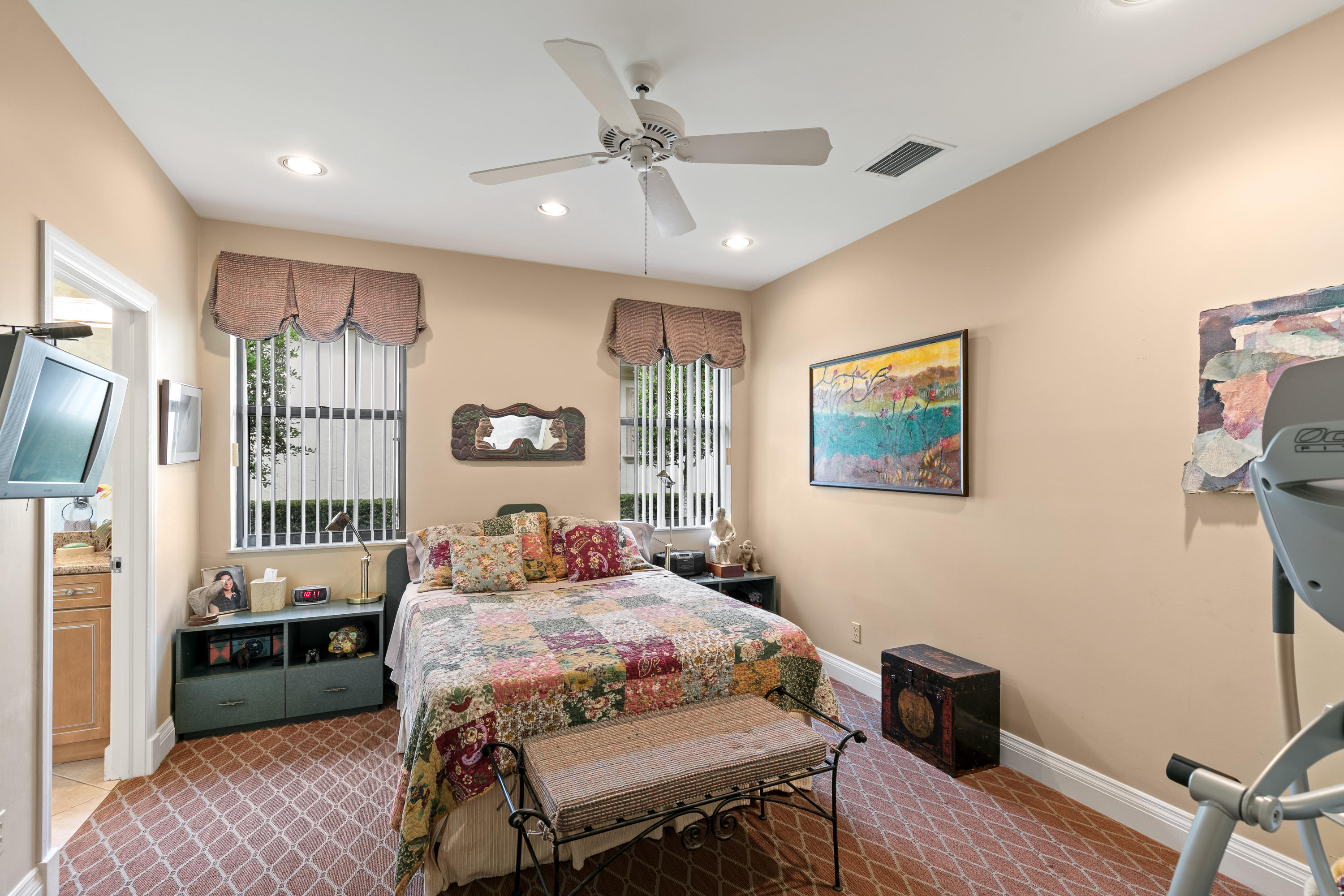 ADMIRALS COVE - Residential