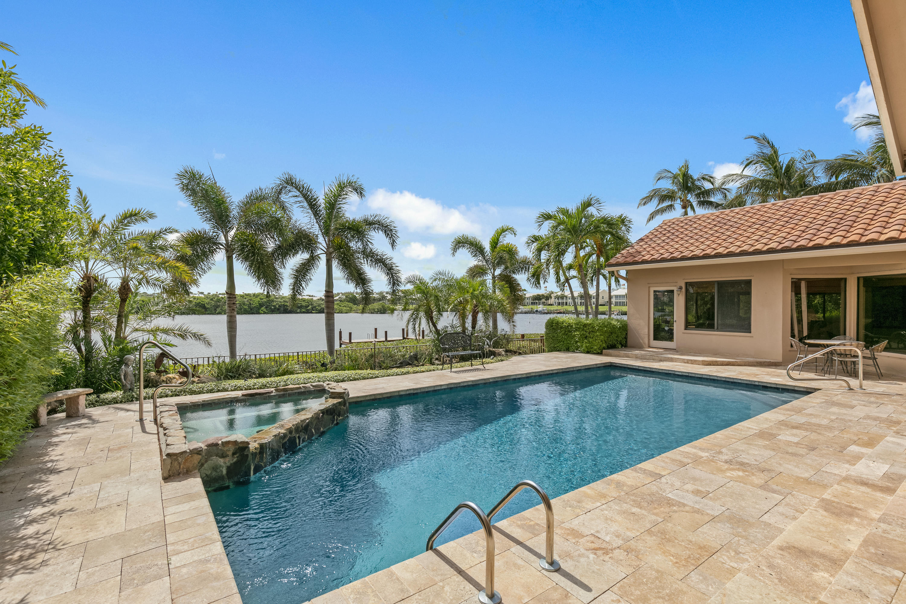 ADMIRALS COVE - Residential