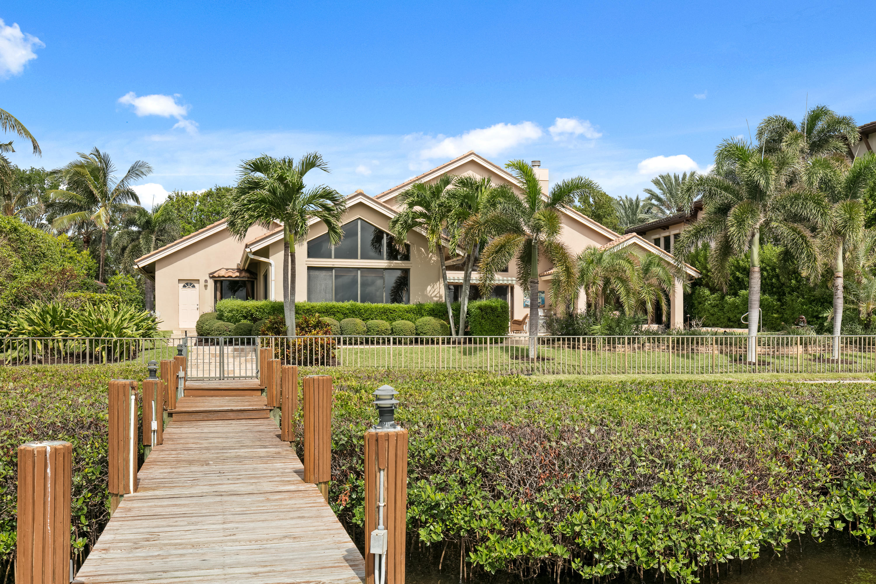 ADMIRALS COVE - Residential