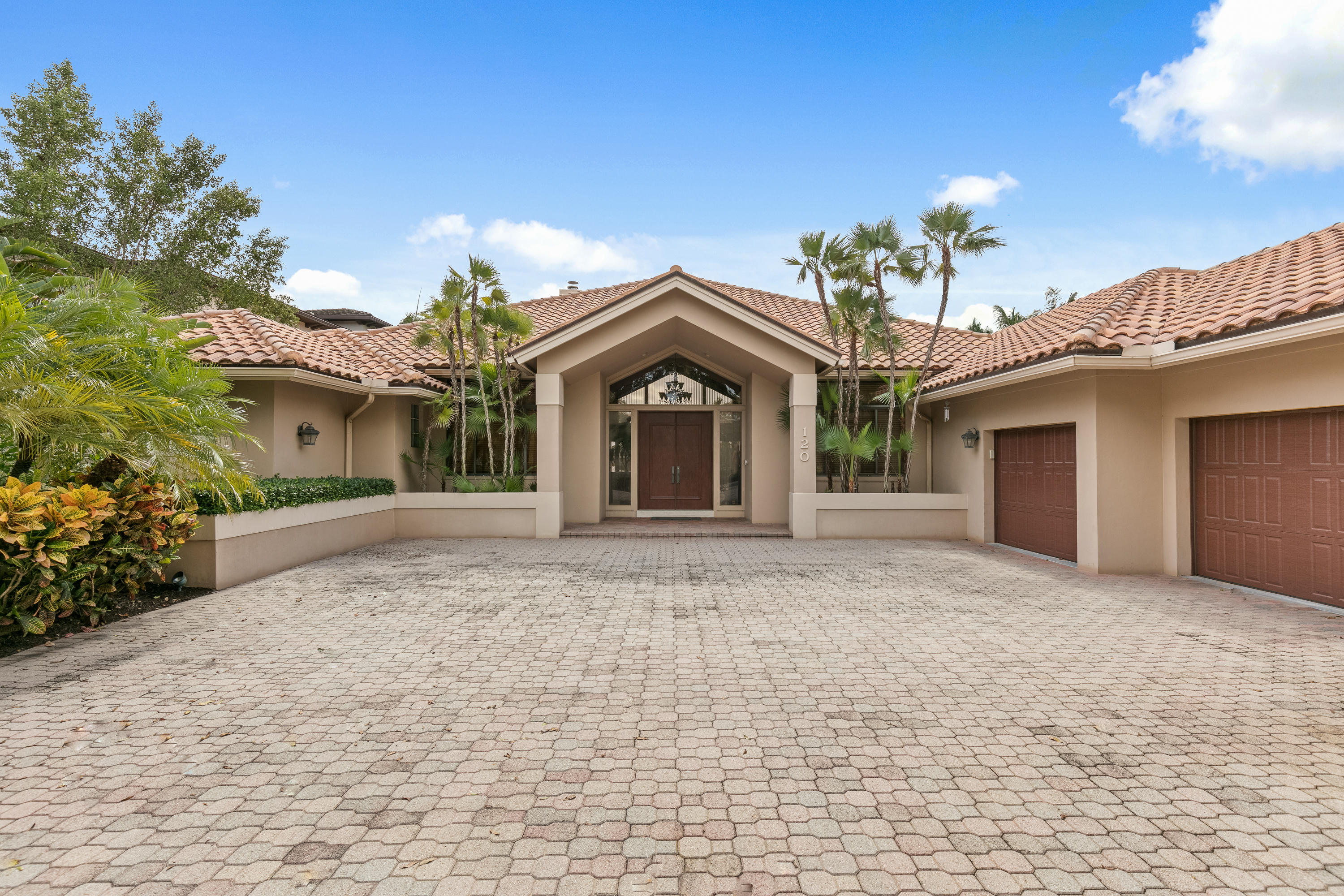 ADMIRALS COVE - Residential