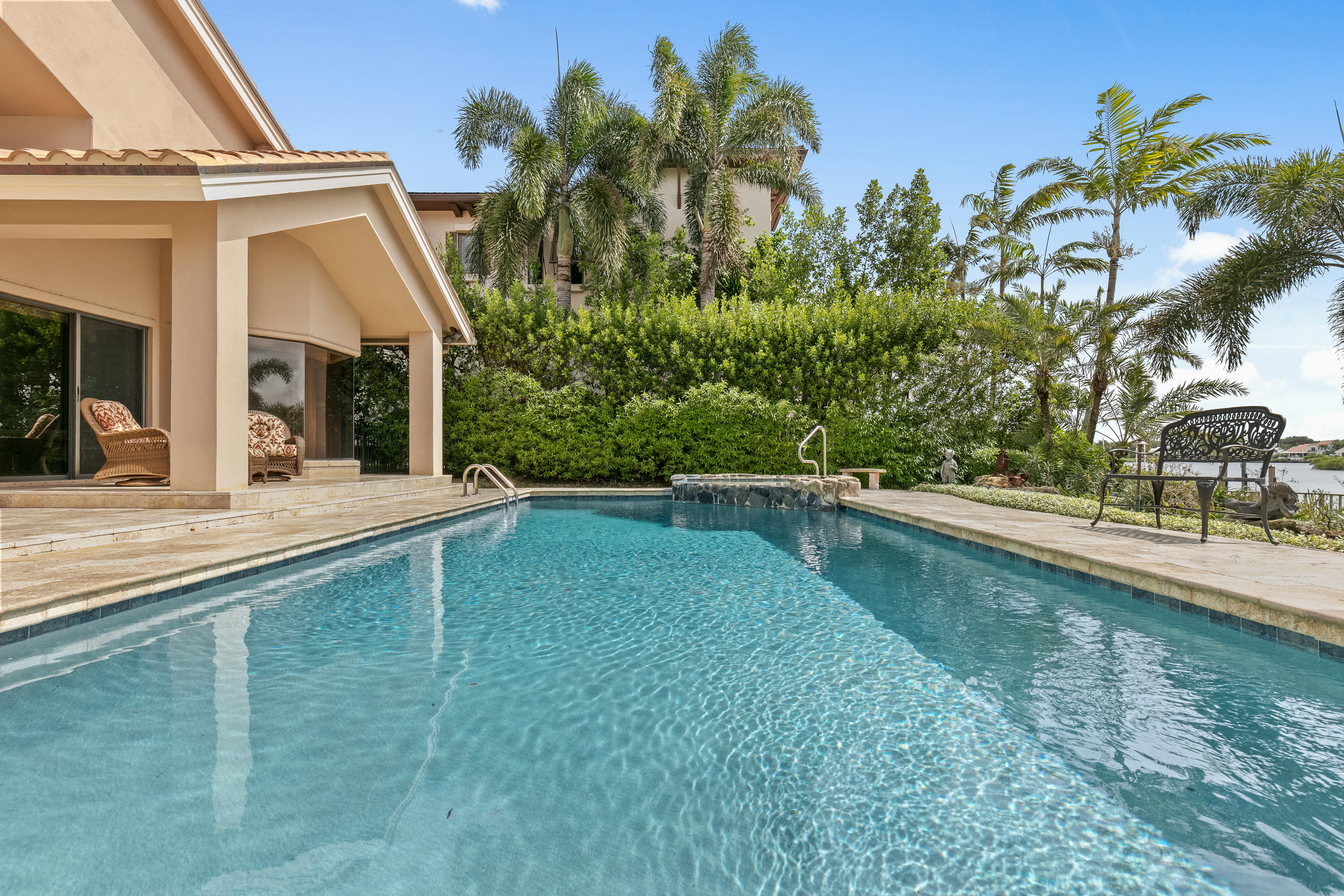 ADMIRALS COVE - Residential