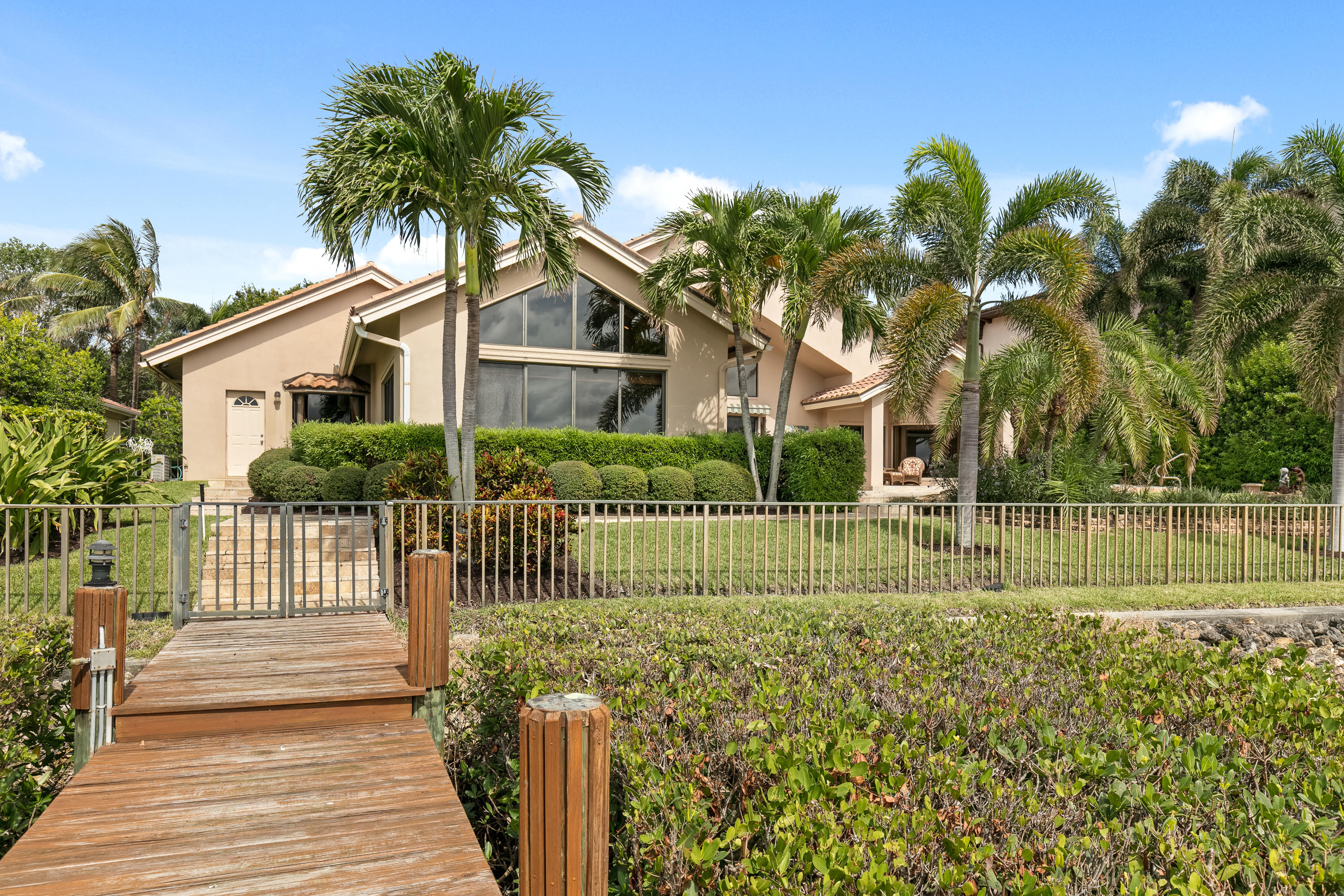 ADMIRALS COVE - Residential