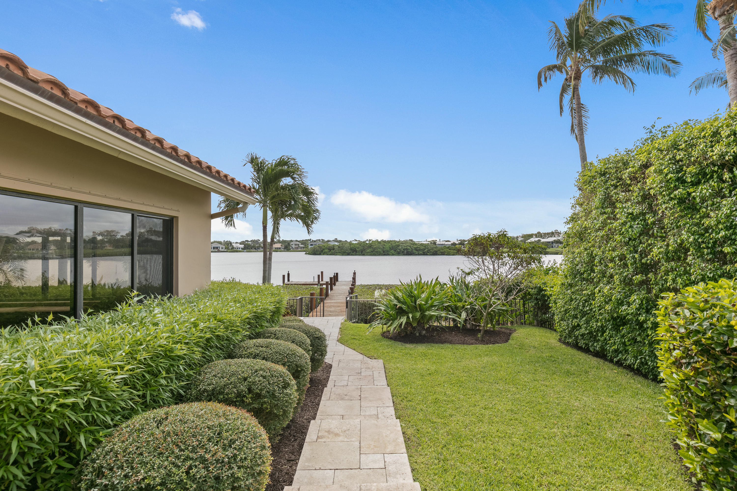 ADMIRALS COVE - Residential