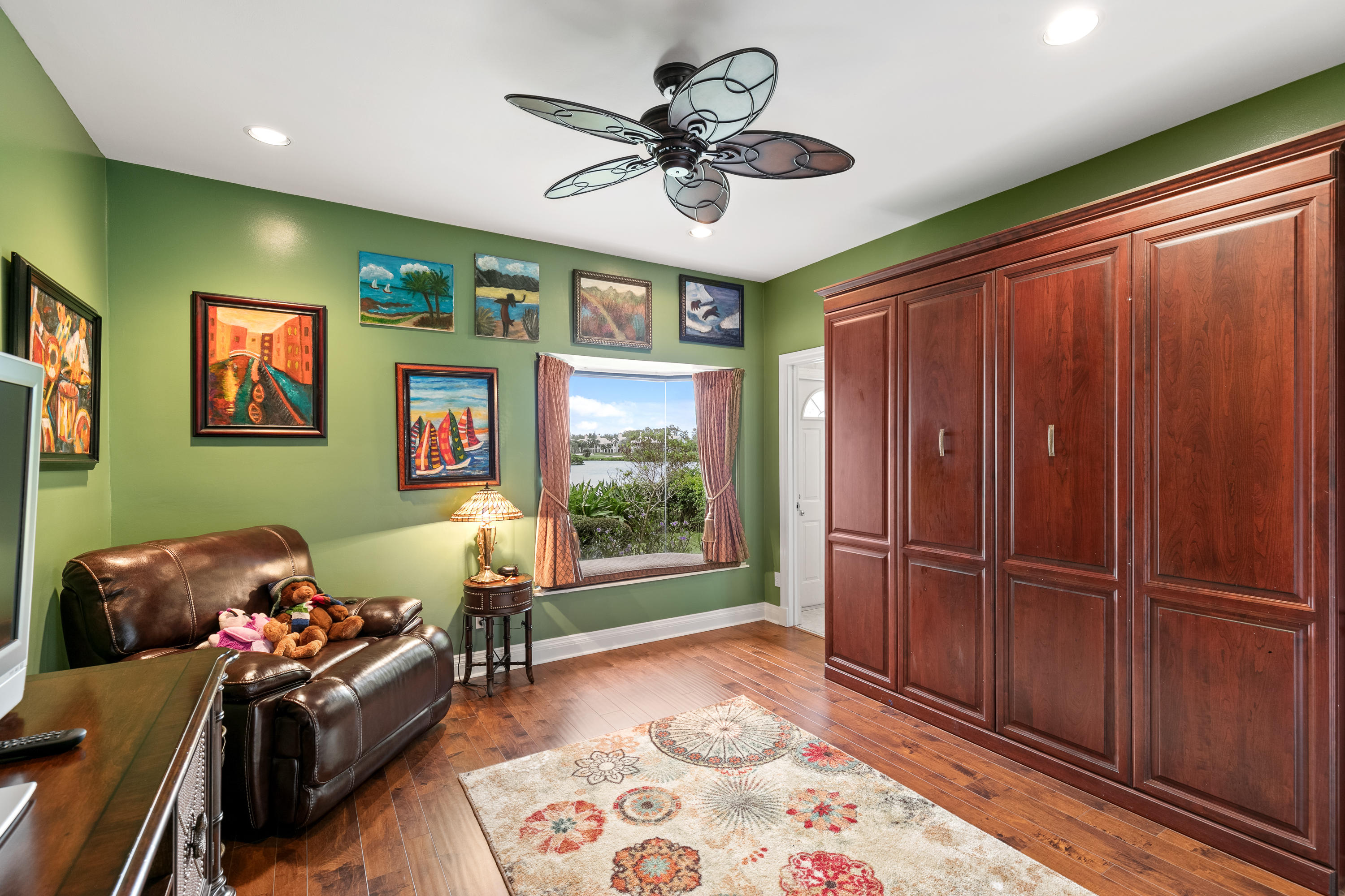 ADMIRALS COVE - Residential