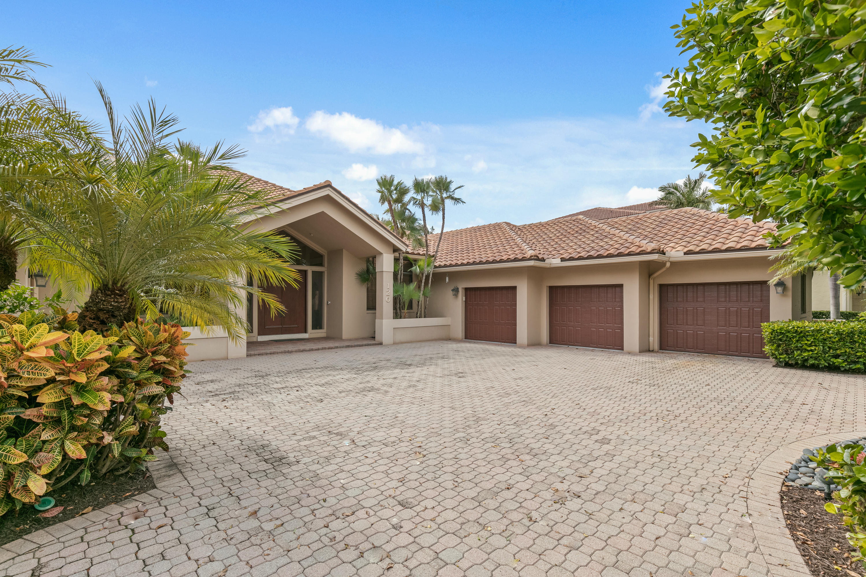 ADMIRALS COVE - Residential