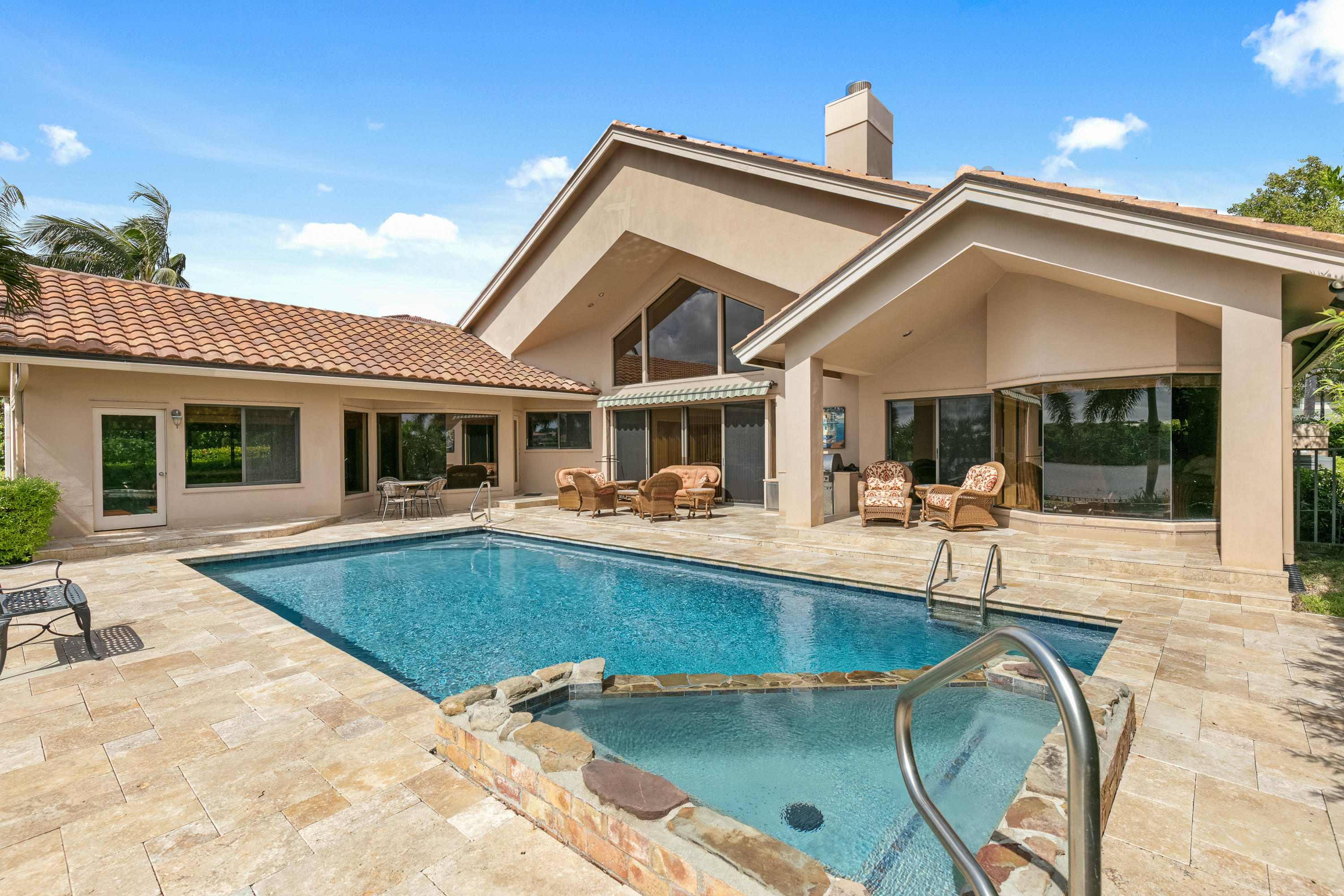 ADMIRALS COVE - Residential