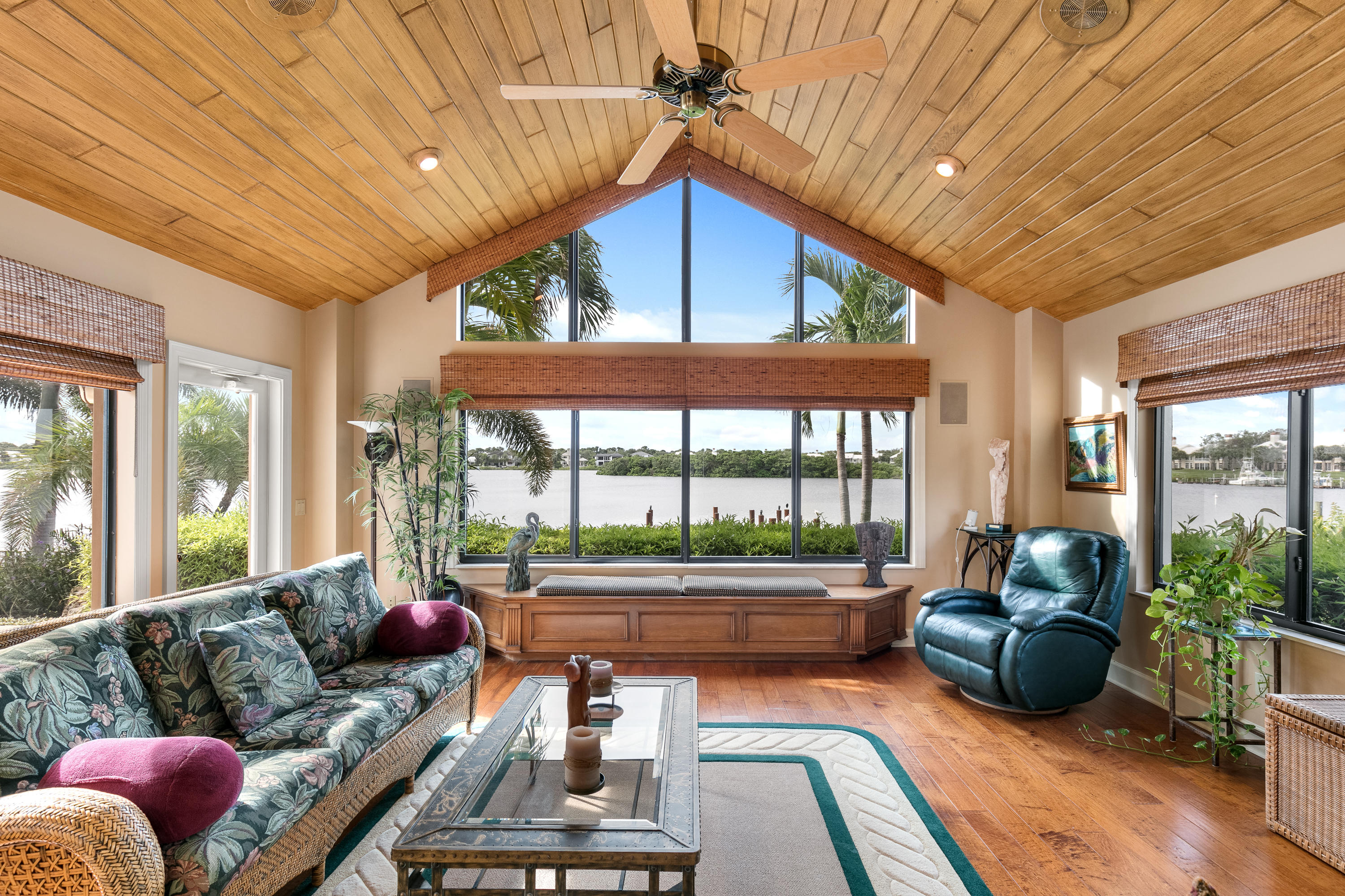 ADMIRALS COVE - Residential