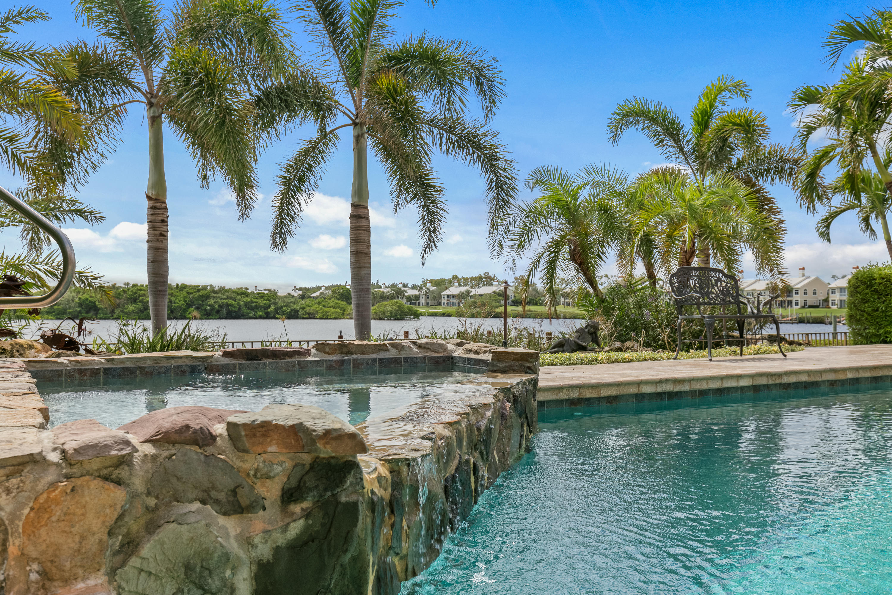 ADMIRALS COVE - Residential